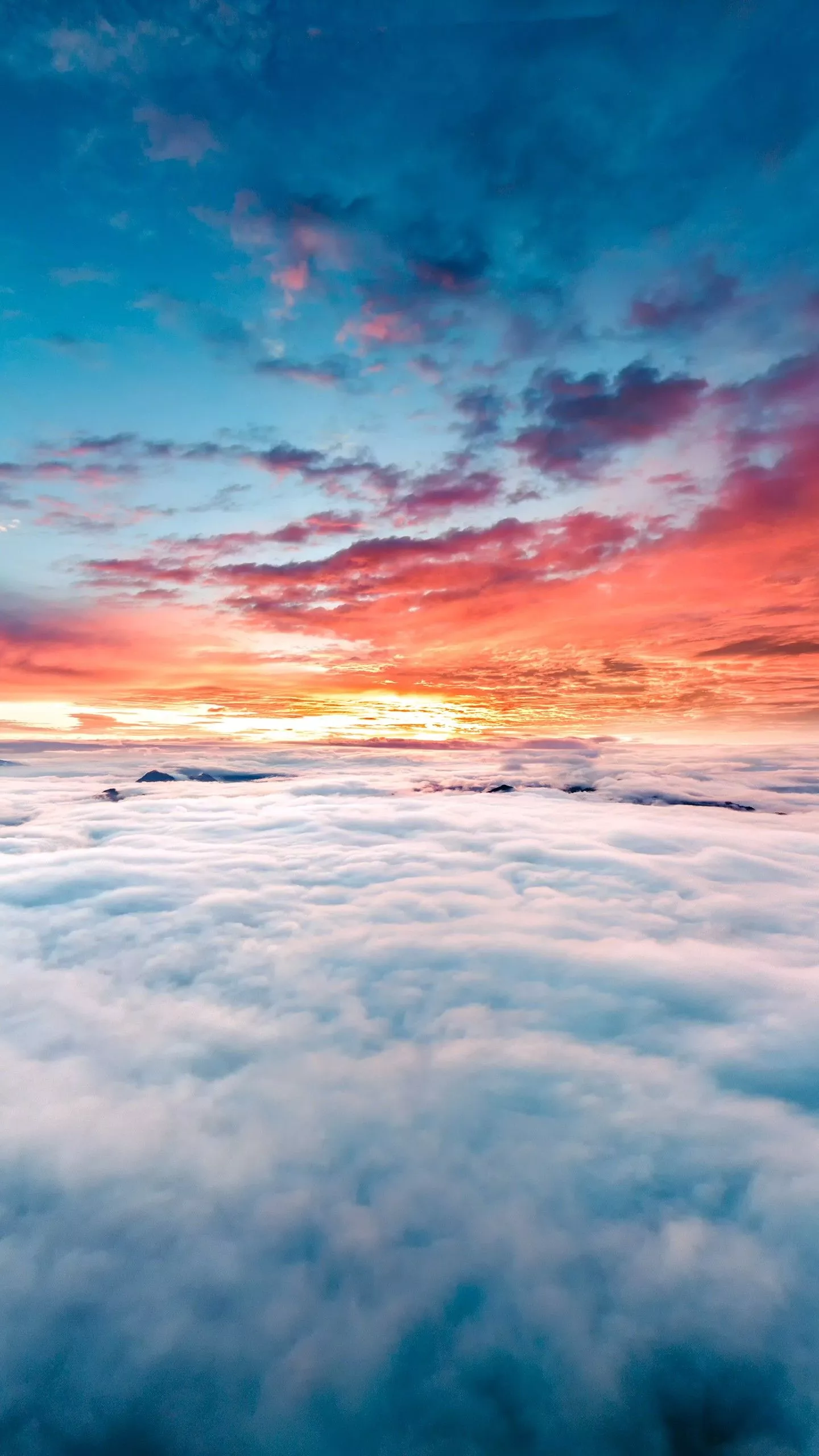 Horizon Above Clouds 4K 8K Wallpaper