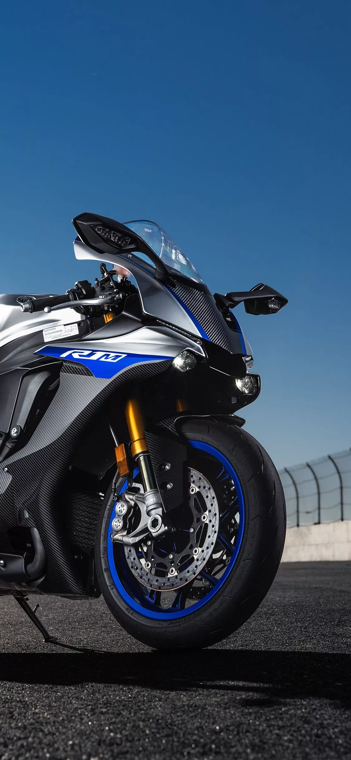 Yamaha R1m 4k iPhone XS