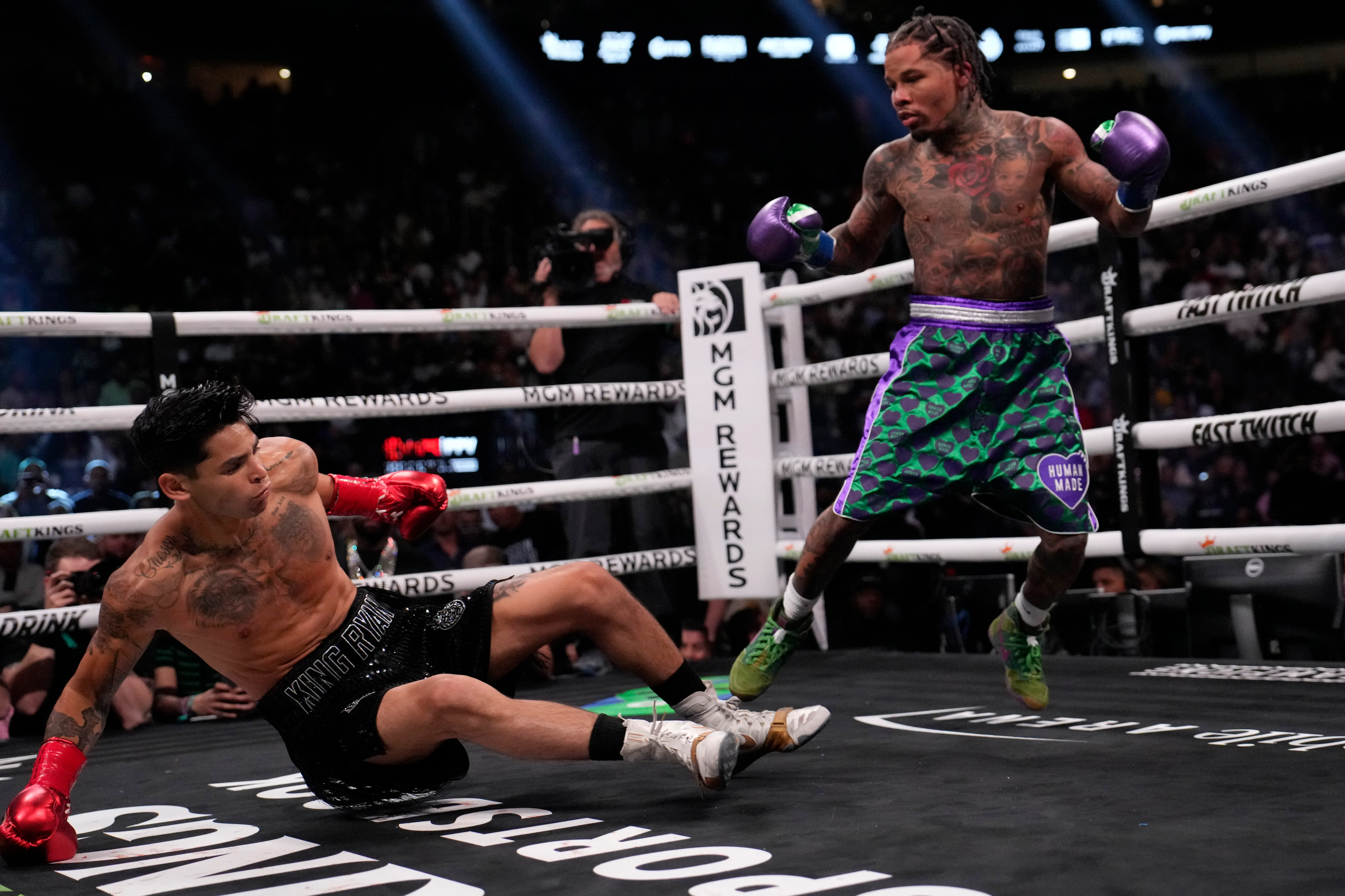 Gervonta Davis knocks out Ryan Garcia