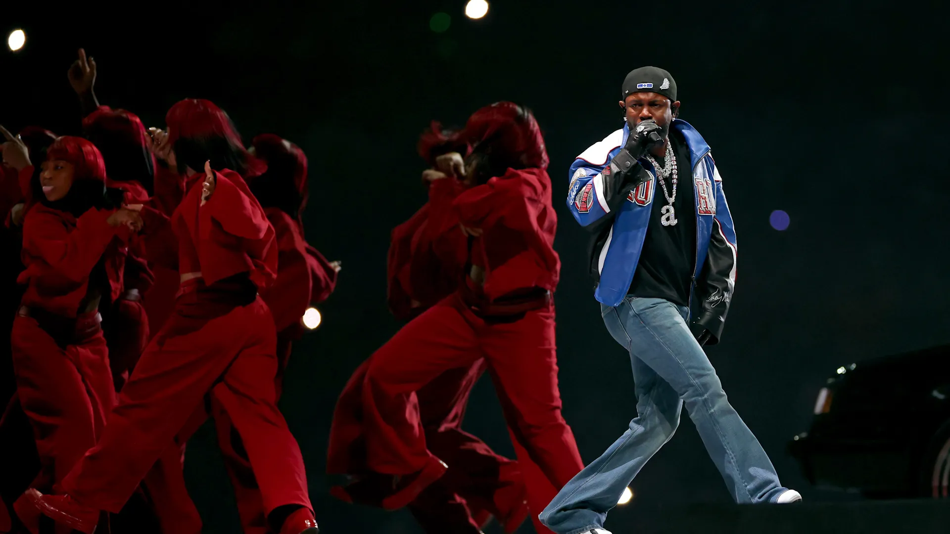 Kendrick Lamar joined by SZA at Super