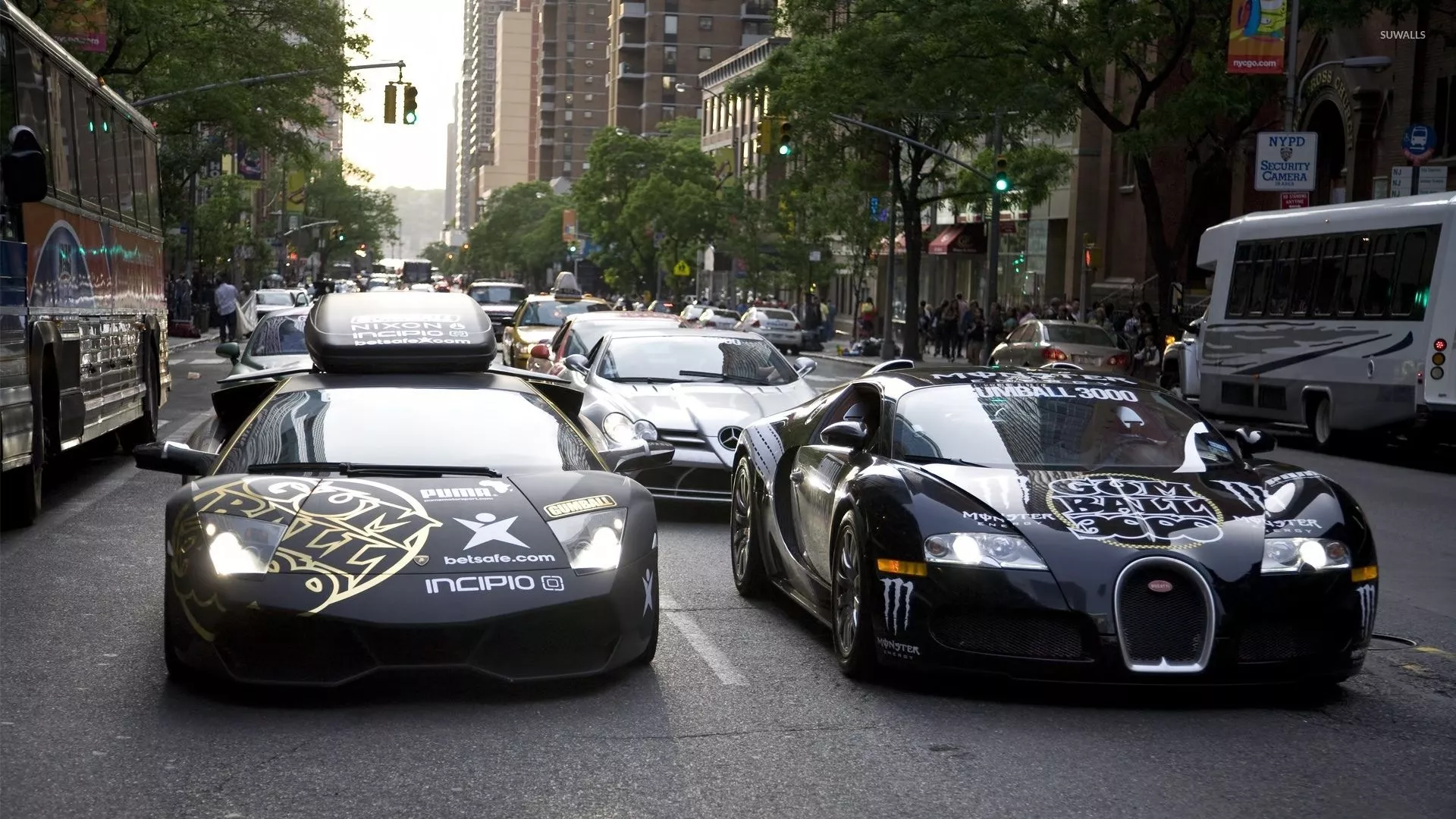 Lamborghini Murcielago vs Bugatti