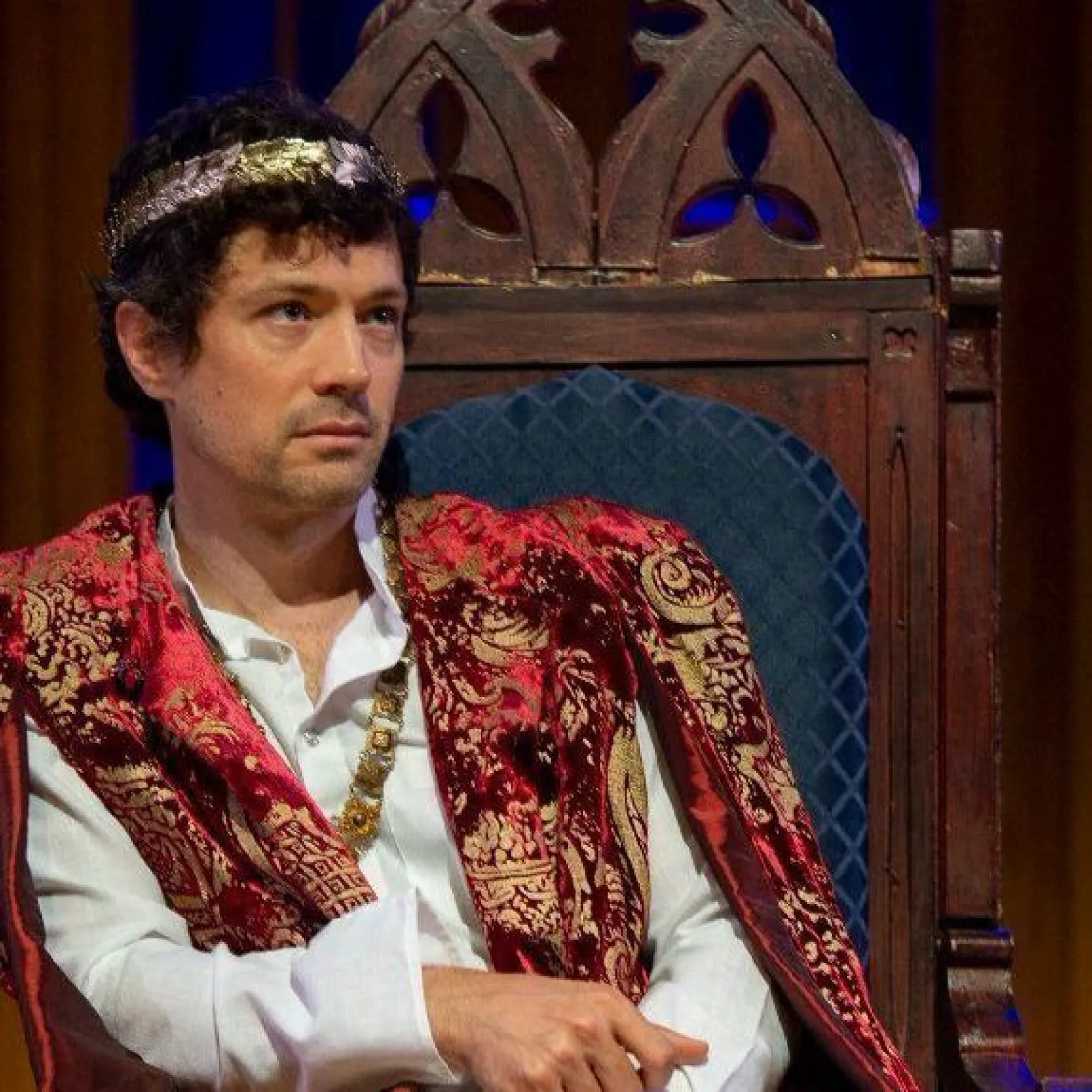 Christian Coulson is King Richard