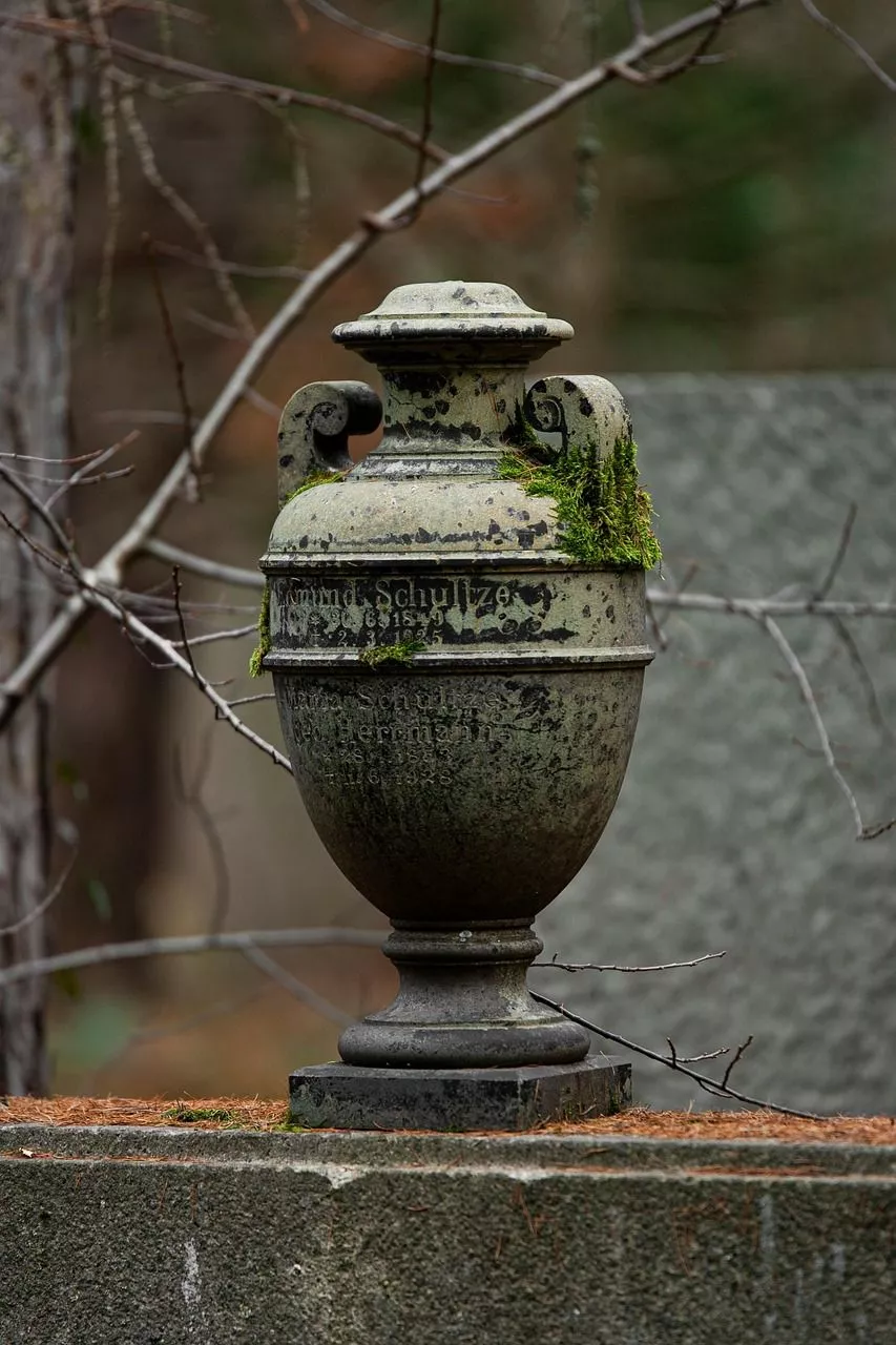 Free Tomb Urn & Urn Image