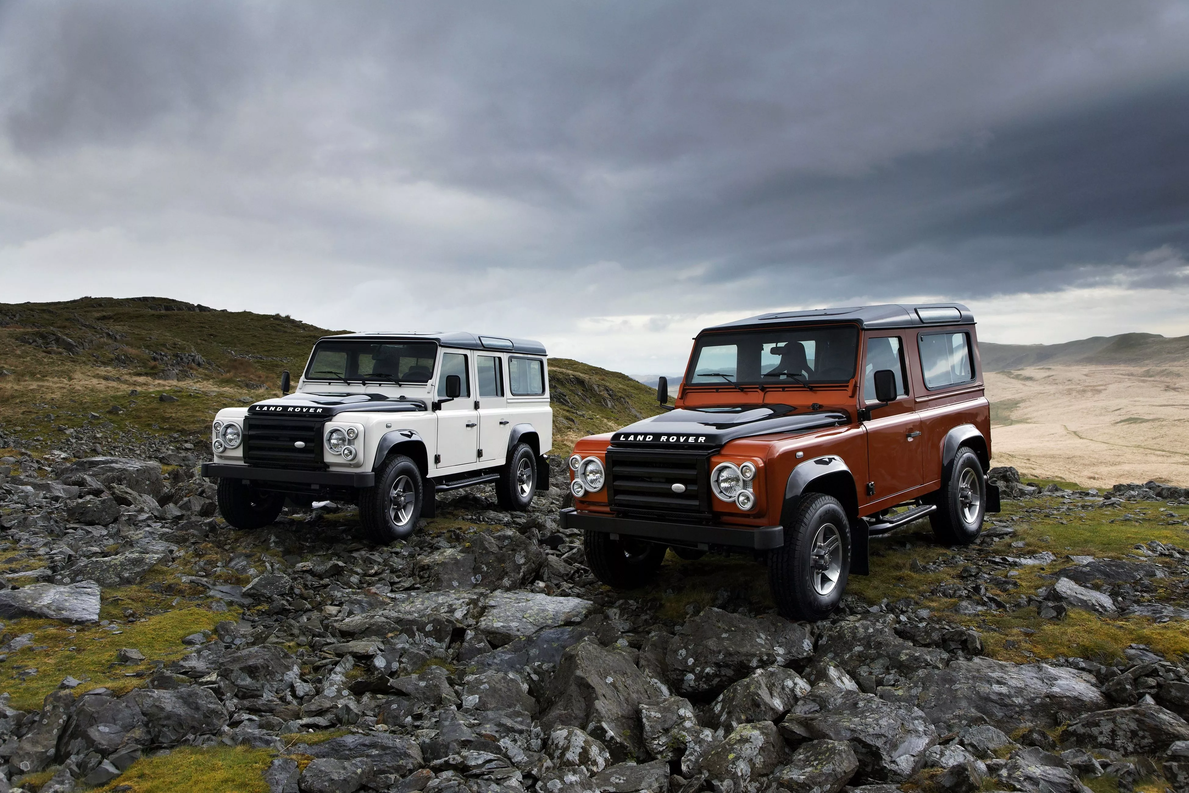Land Rover Defenders in 4K Ultra HD