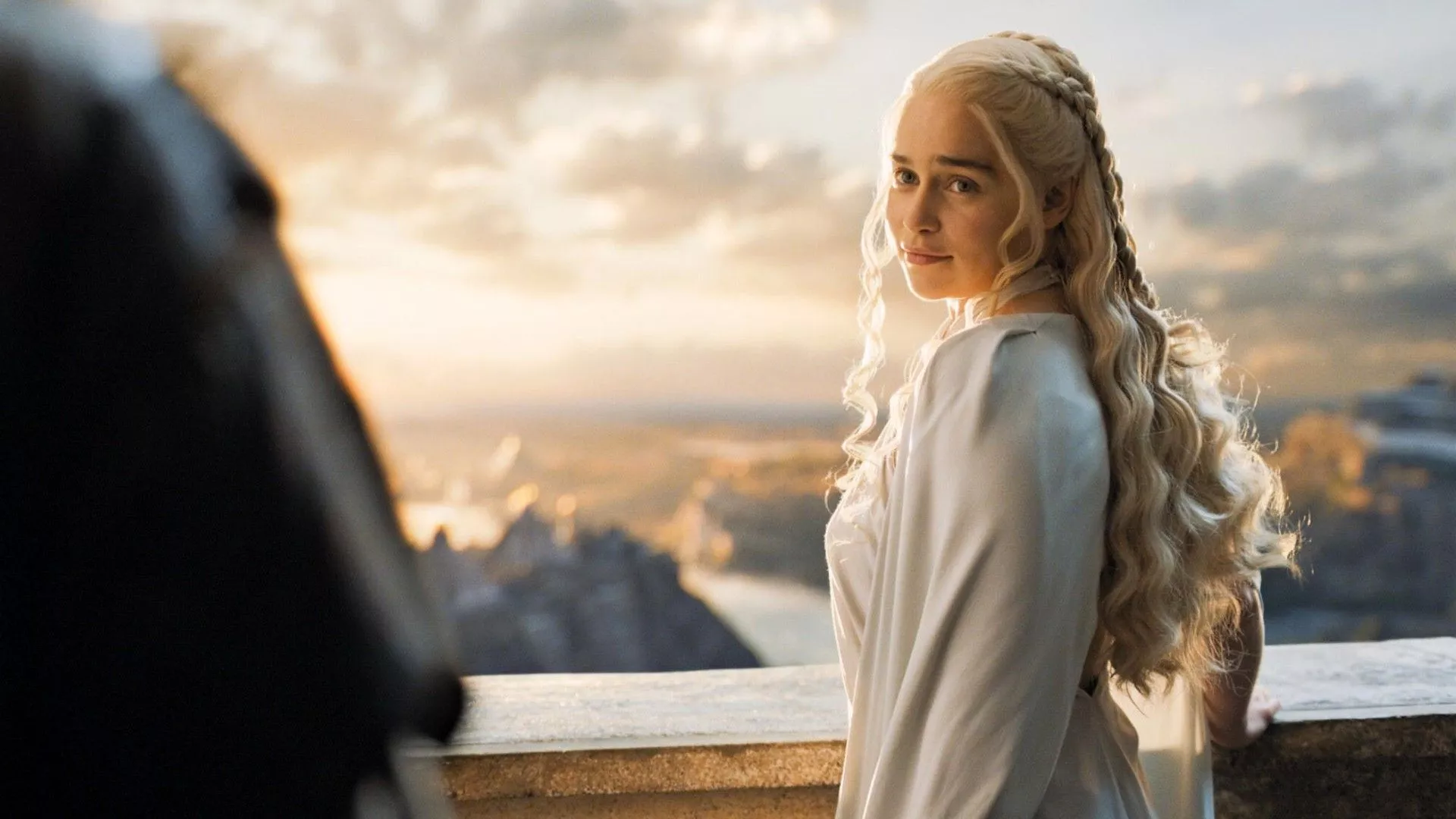 Emilia Clarke Game Of Thrones Wallpaper