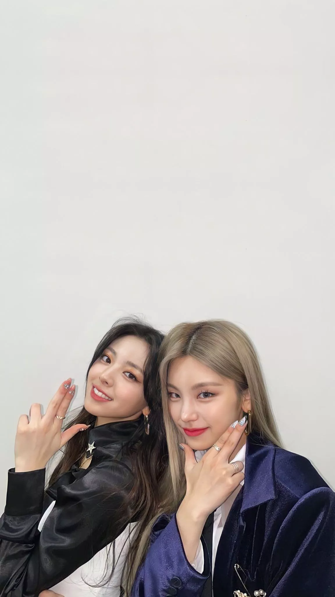 Yuna Wallpaper Lockscreens #ITZY