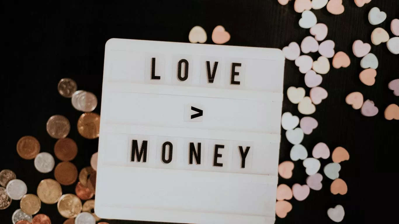 Download wallpaper 1366x768 money, love