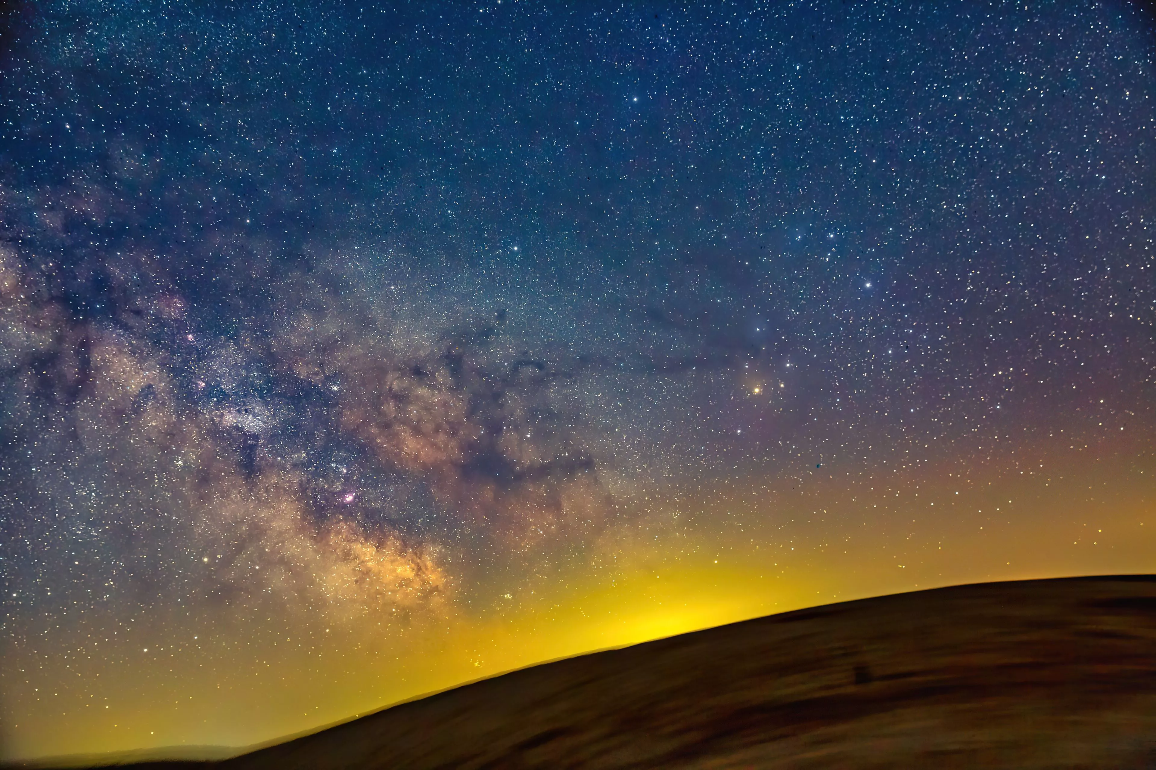 4K Dark Horse Sky Stars Desktop