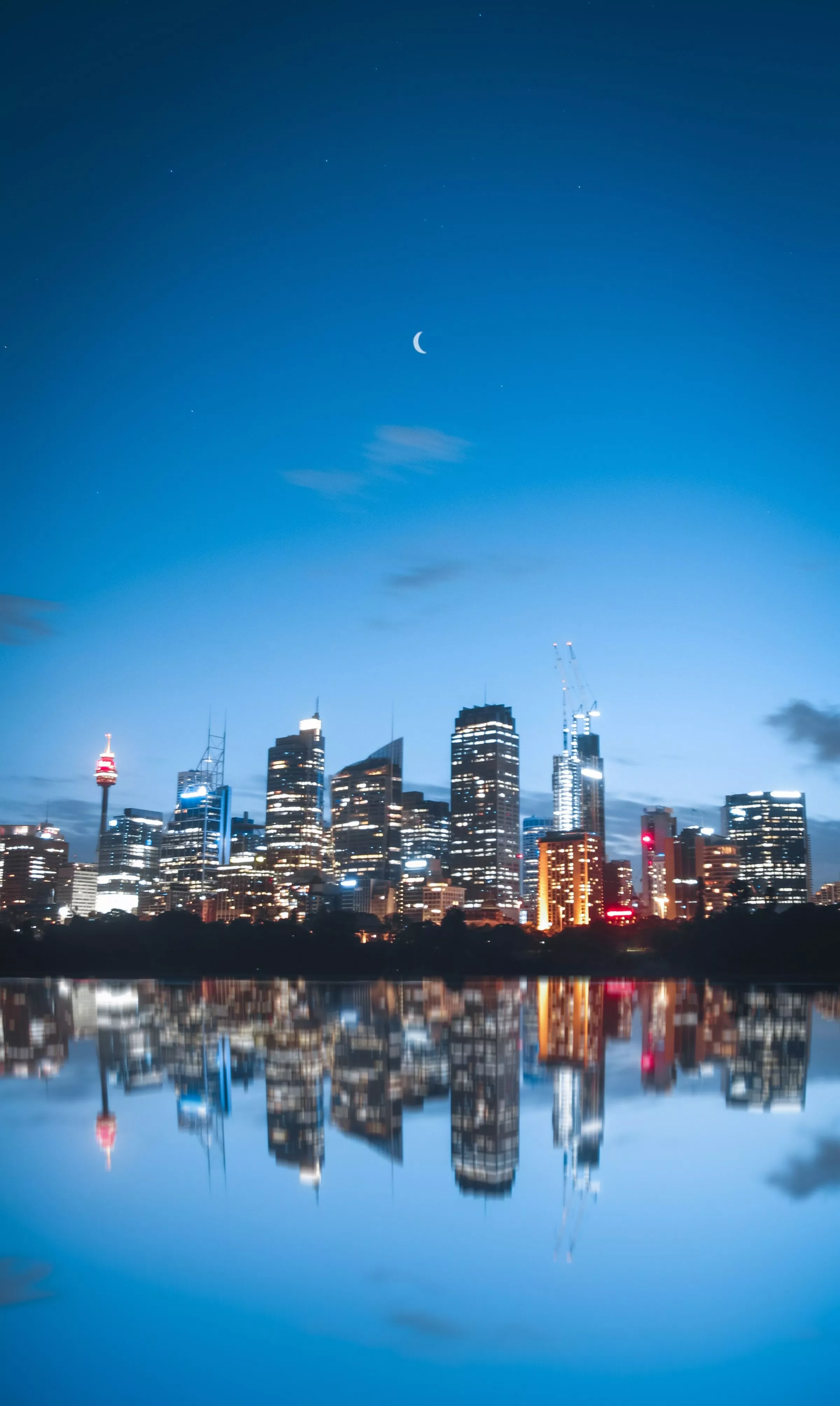 Mobile wallpaper: Building, Reflection