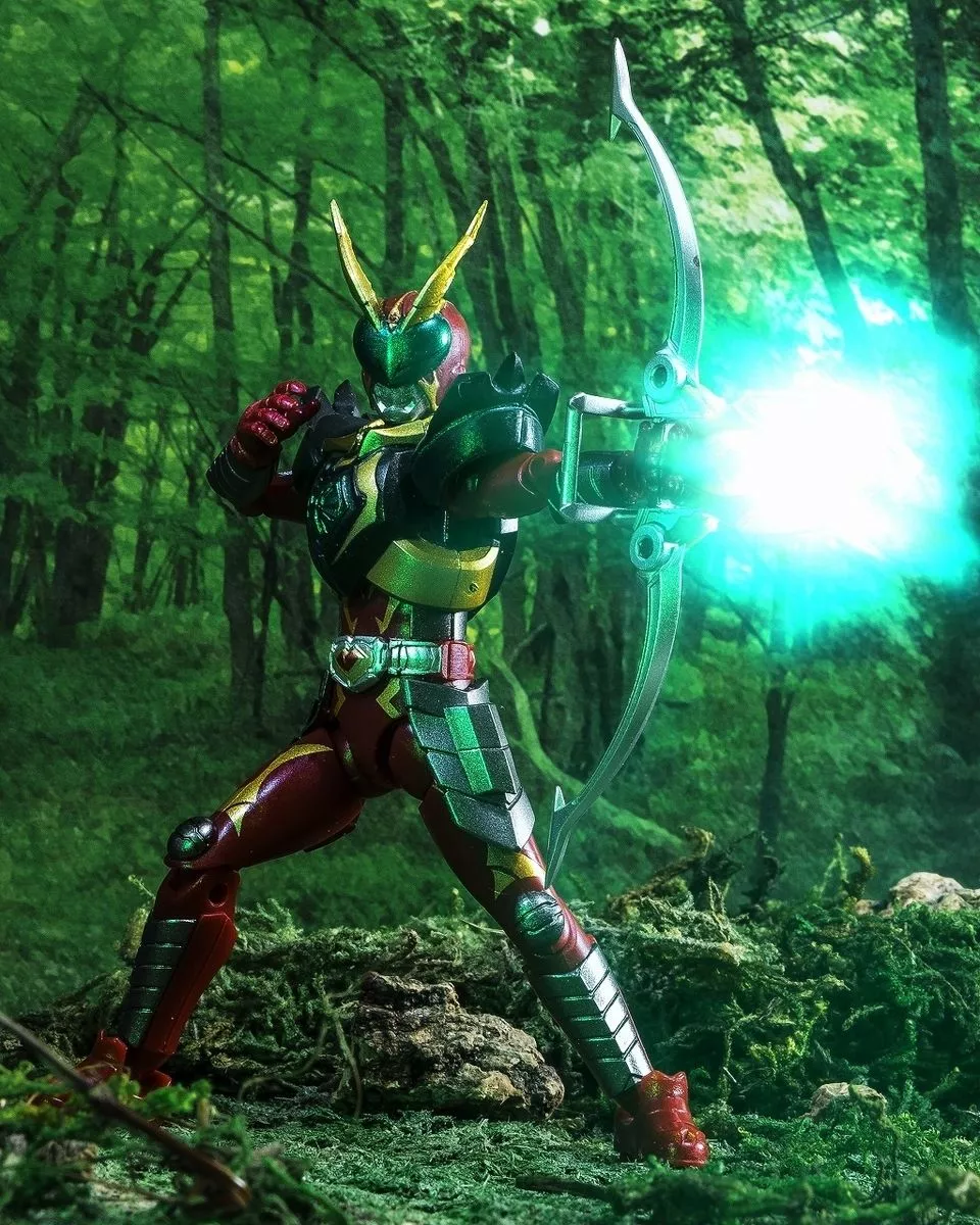 Kamen Rider Wild Chalice, giving