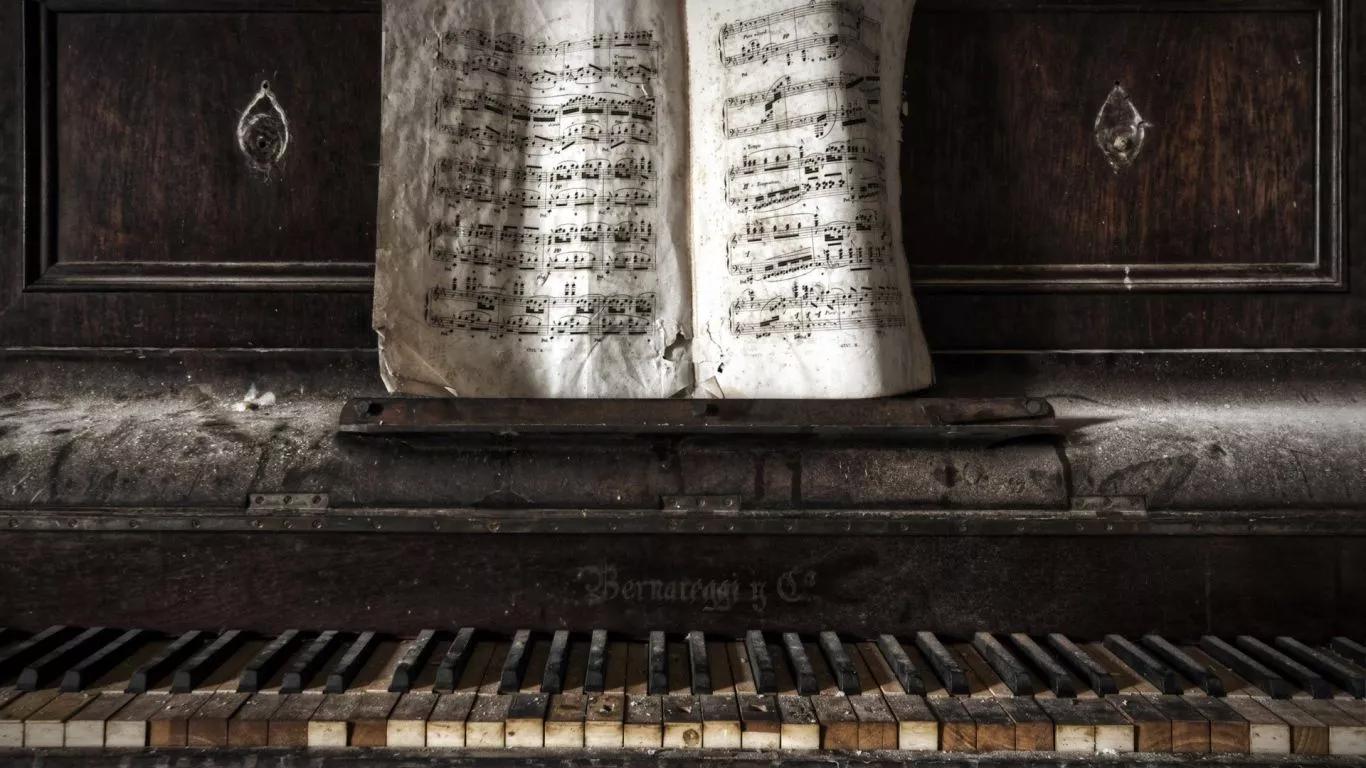 old piano Desktop wallpaper 1366x768
