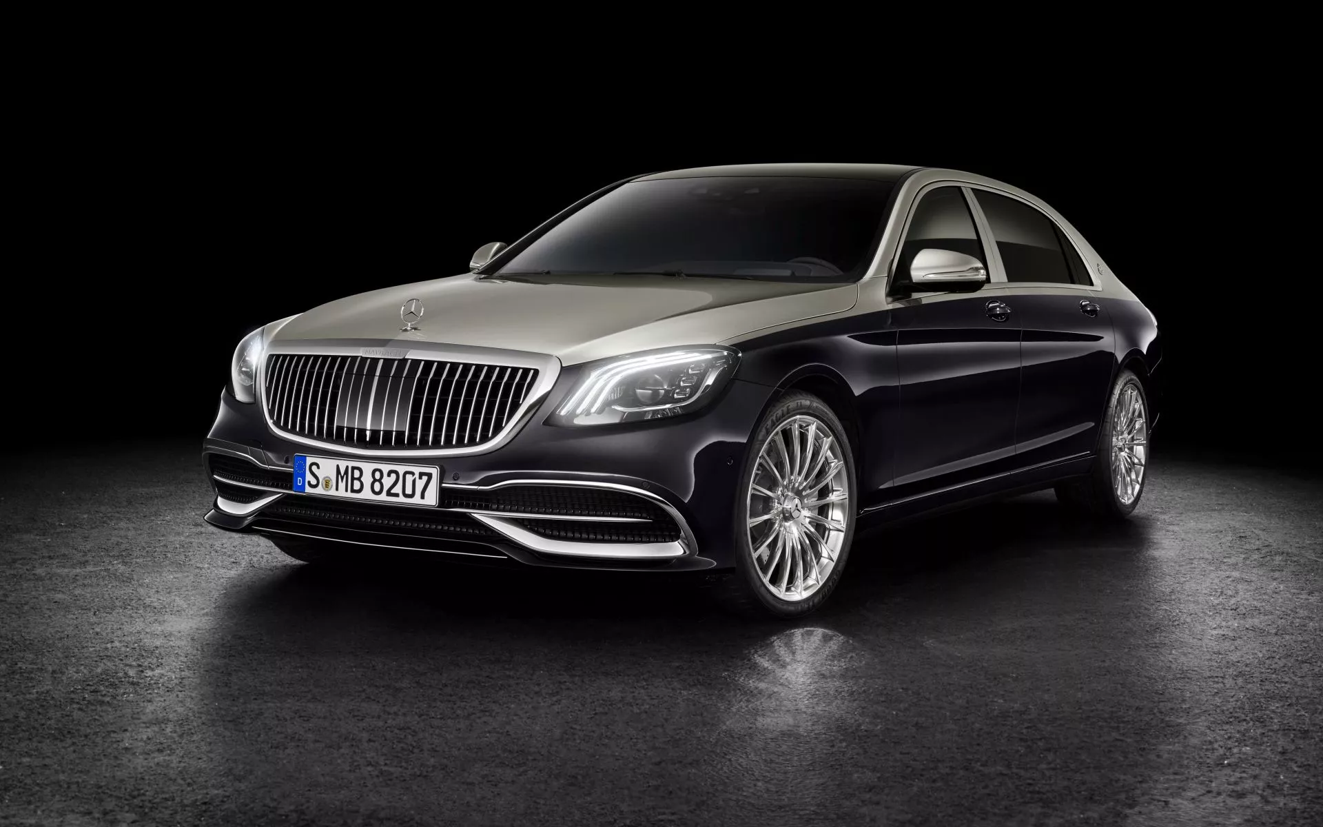 Black car Mercedes Benz Maybach S 560