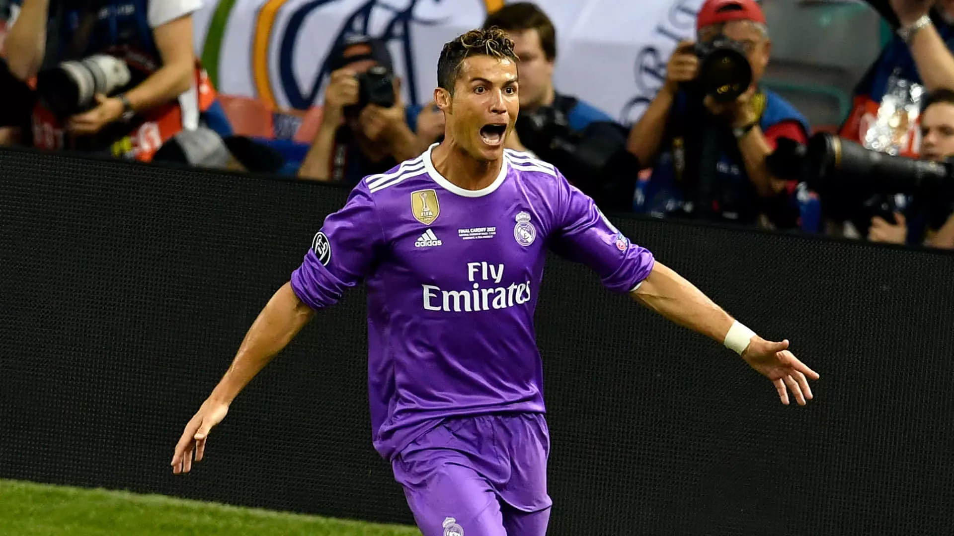 Purple Ronaldo Jersey Wallpaper