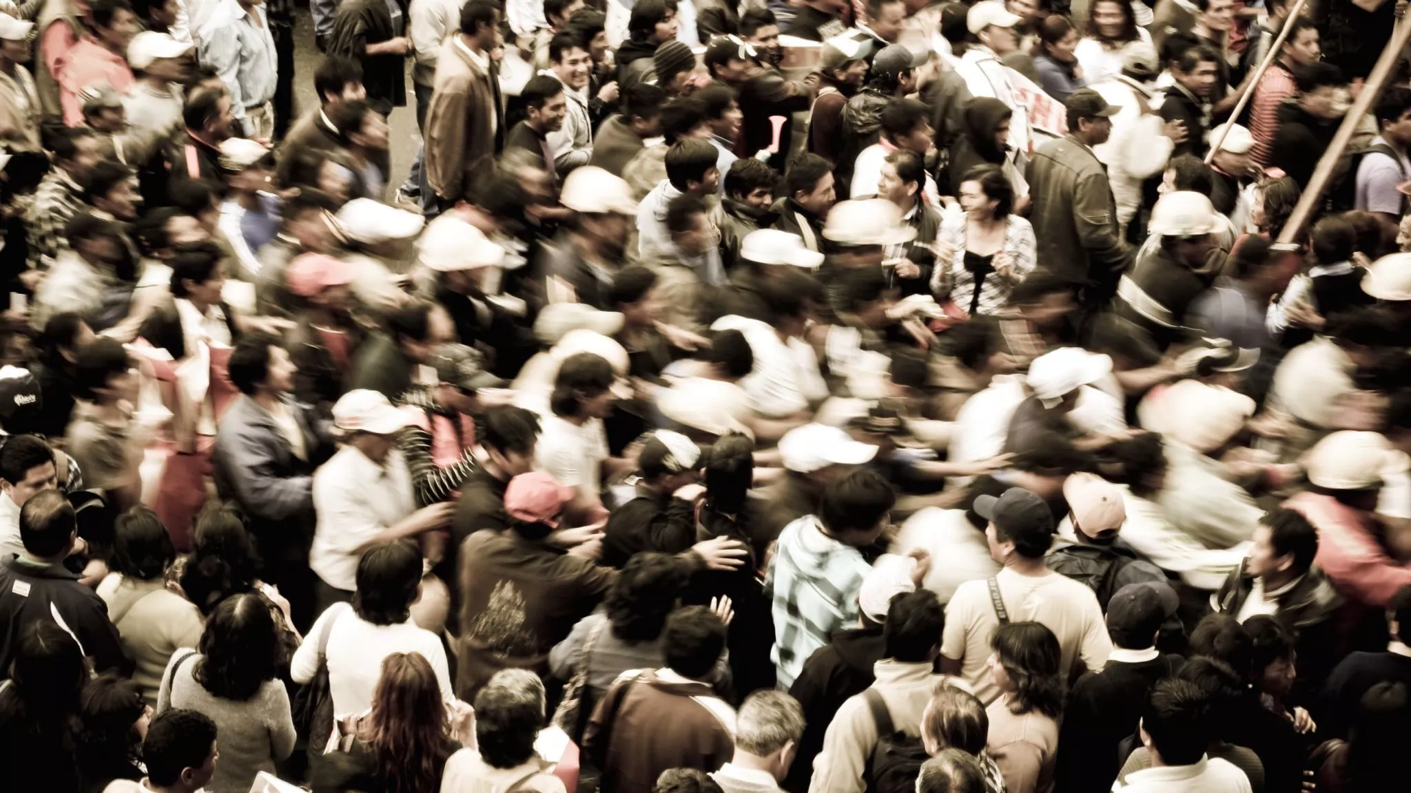 When Does the Wisdom of the Crowds Turn