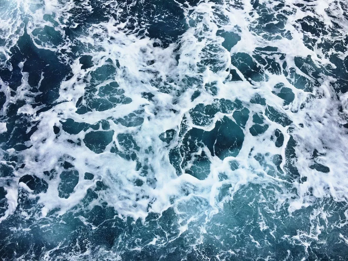HD Desktop Background With rough ocean surf