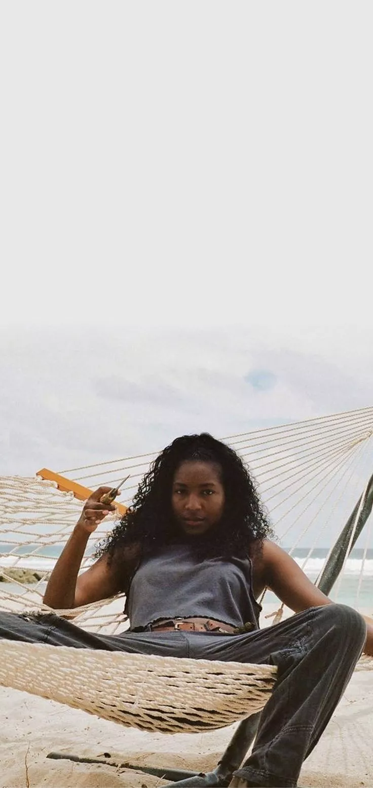 Wallpaper Banks (Cleo)