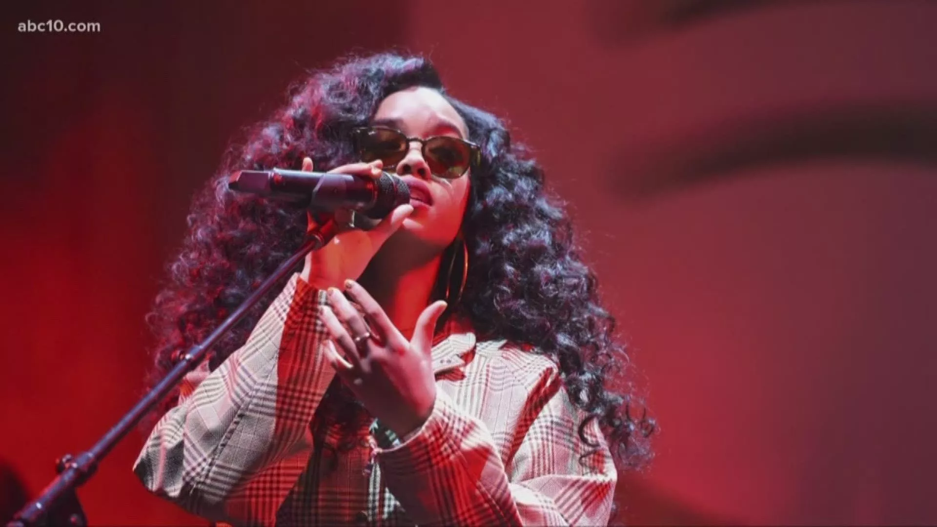 The Singer H.E.R. Wallpapers Wallpaper Cave