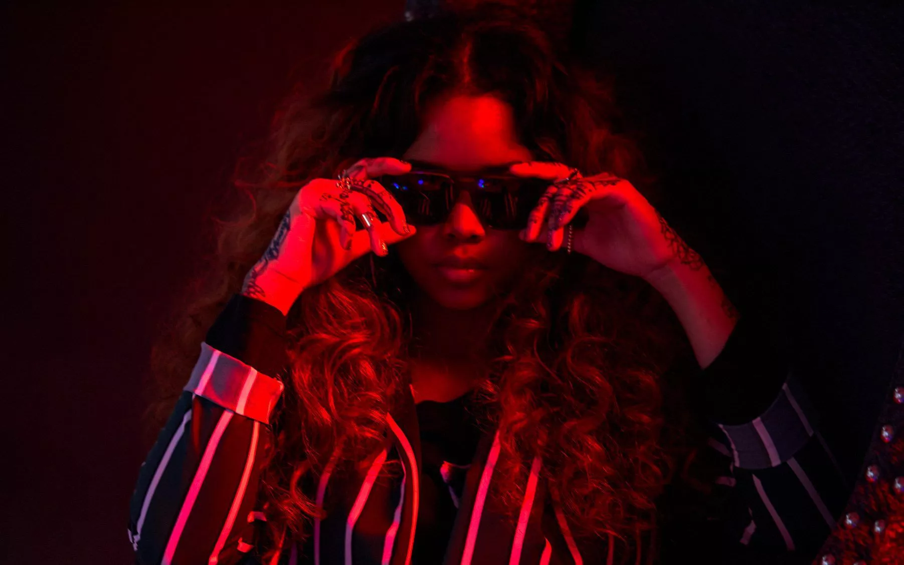 The Singer H.E.R. Wallpapers Wallpaper Cave