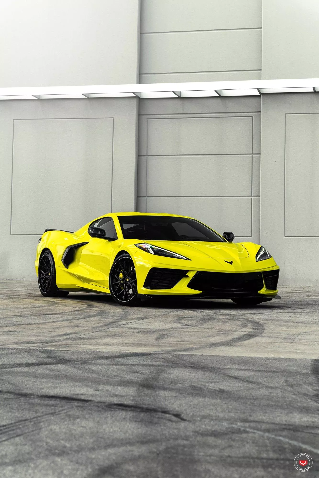 Chevy Corvette C8 Mixes Yellow Looks
