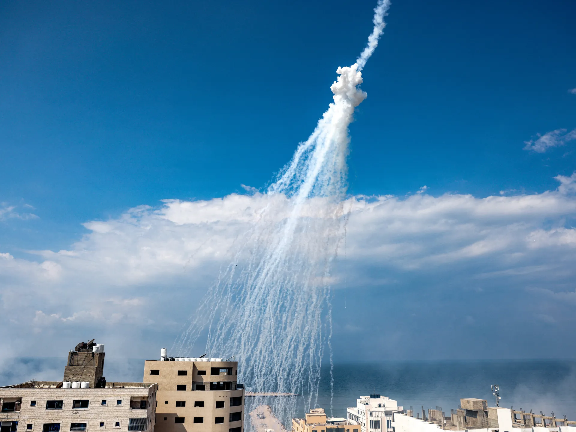 Israel using white phosphorus in Gaza