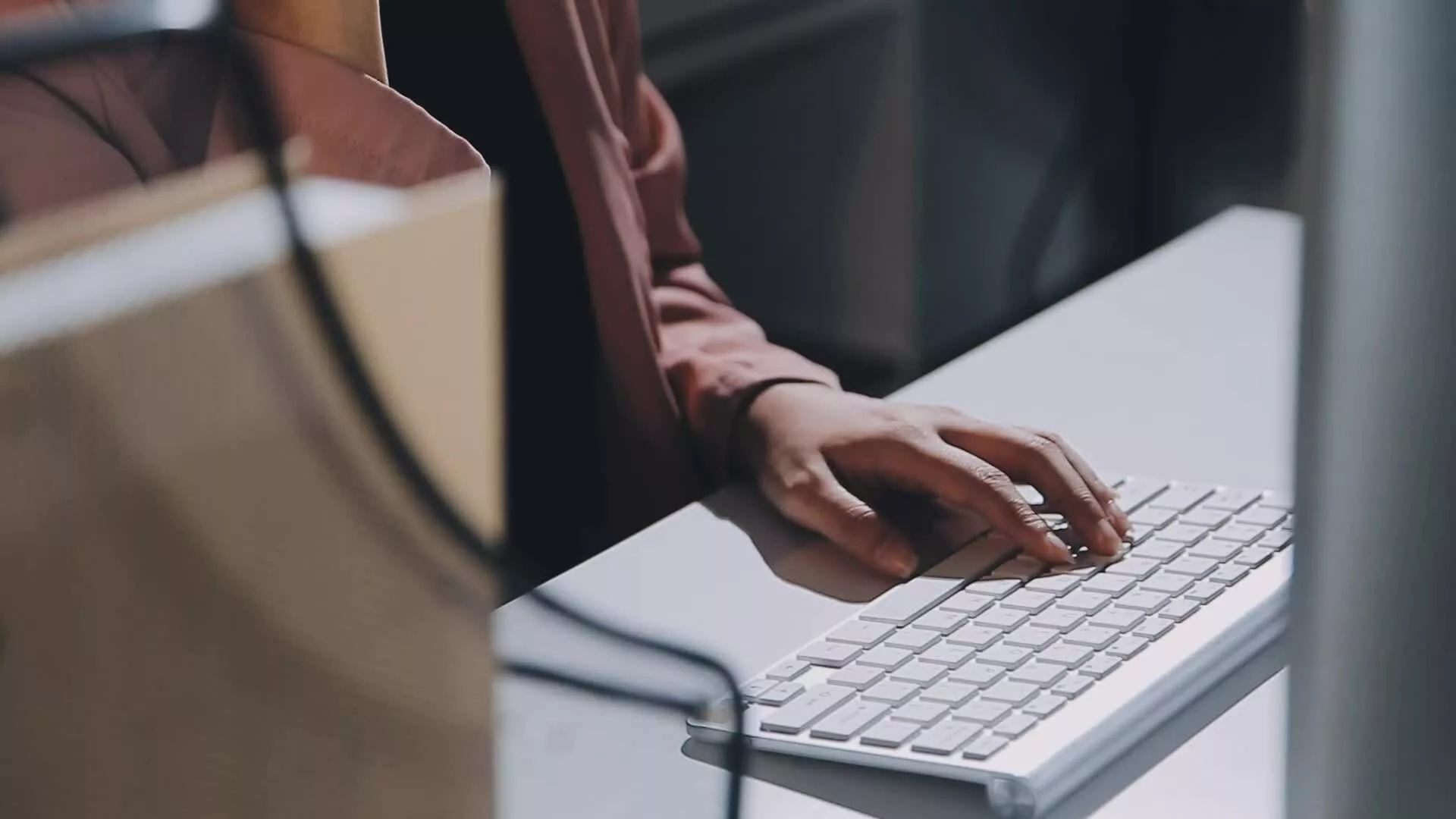 employee operator in help desk agency