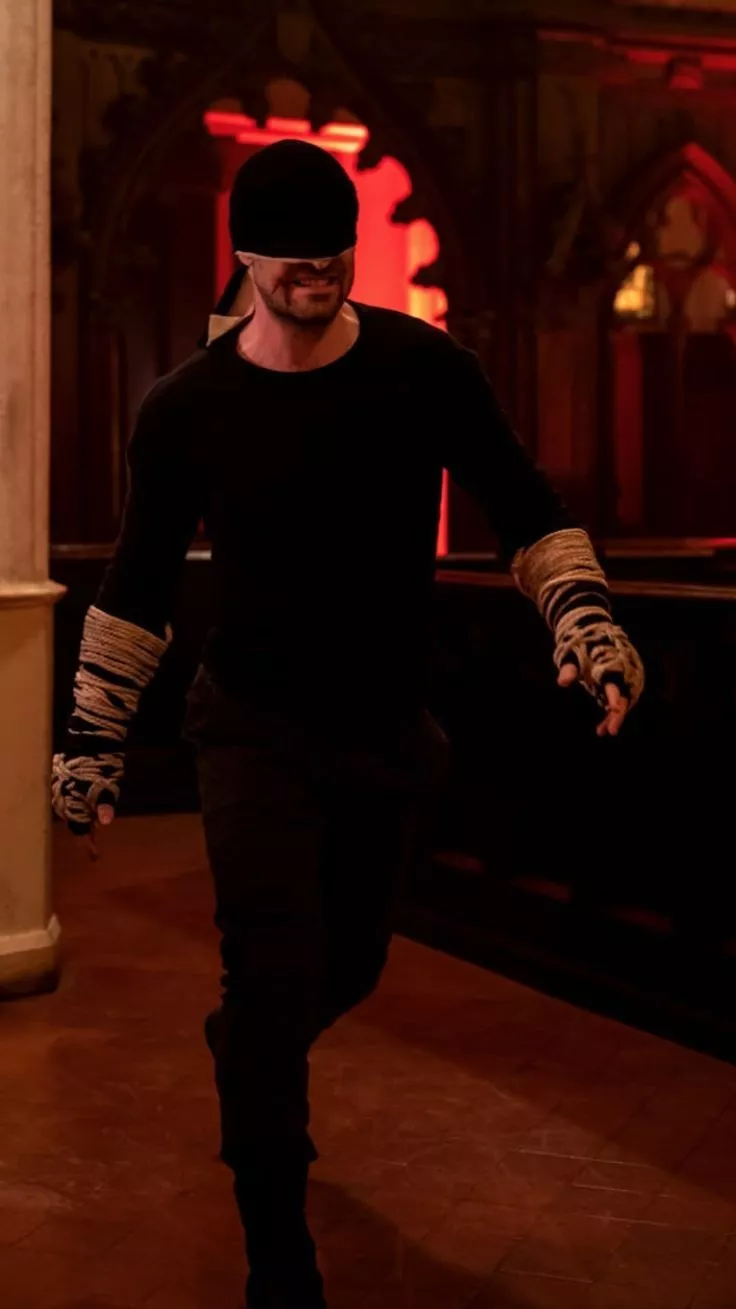 The black suit is such a look