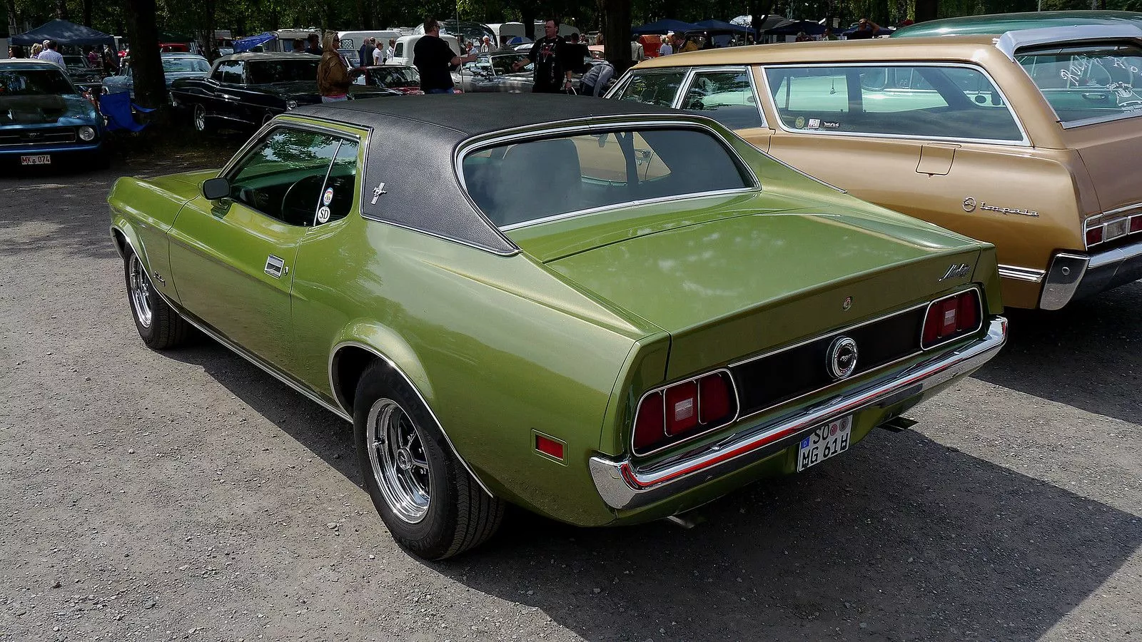 72 Ford Mustang Grande. Opron