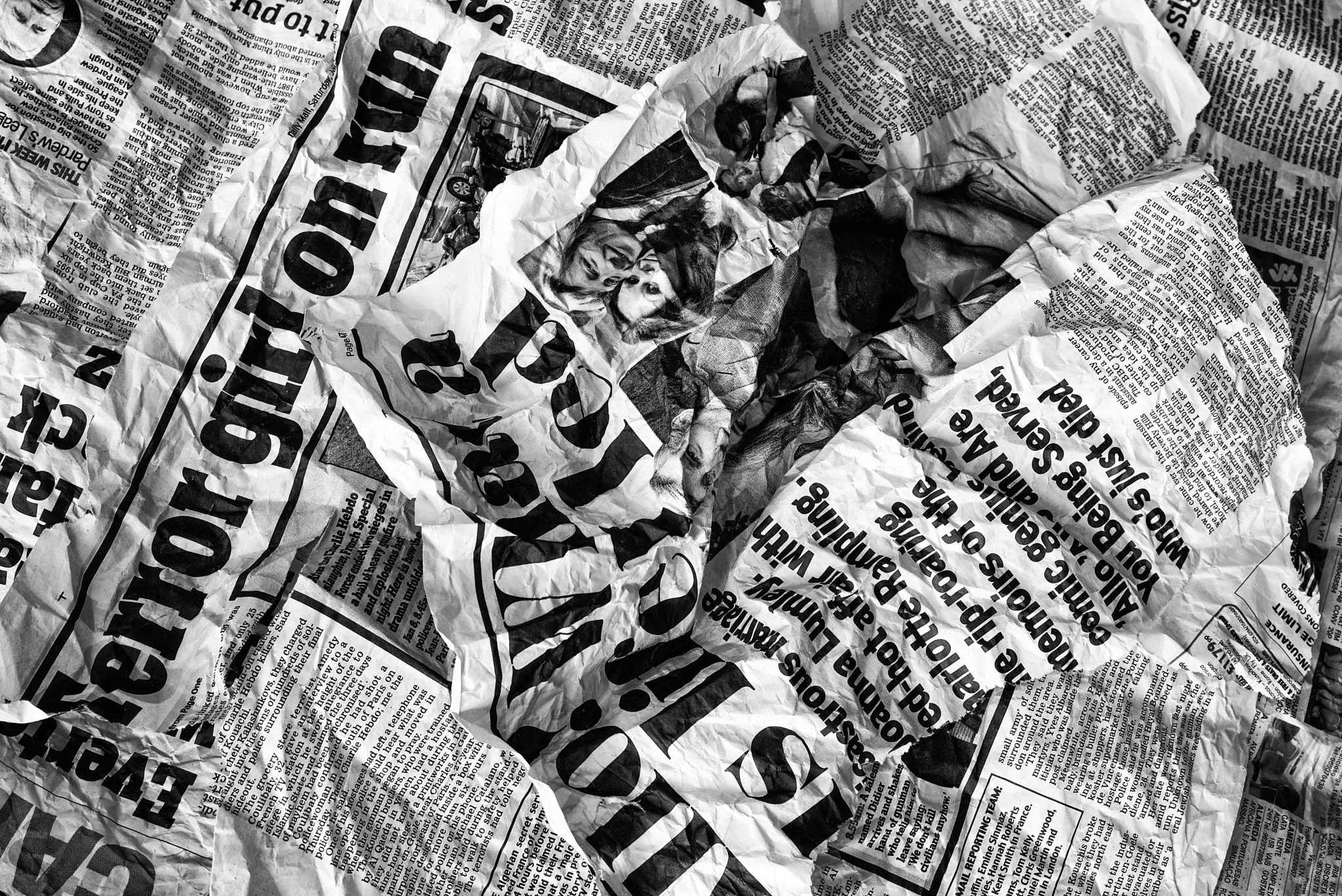 Wallpaper newspaper, fragment, Terror