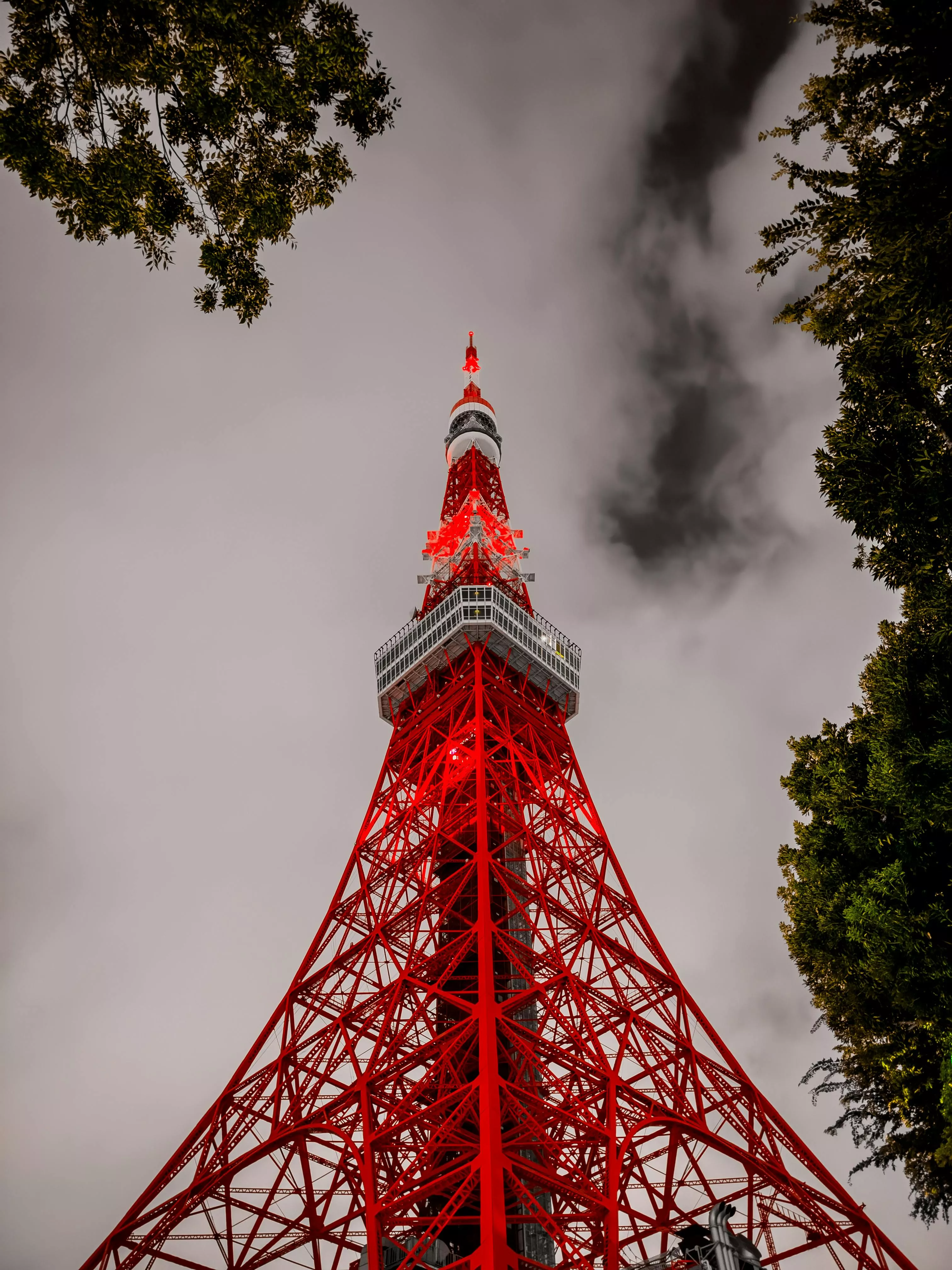 The tokyo tower is lit up in red · Free
