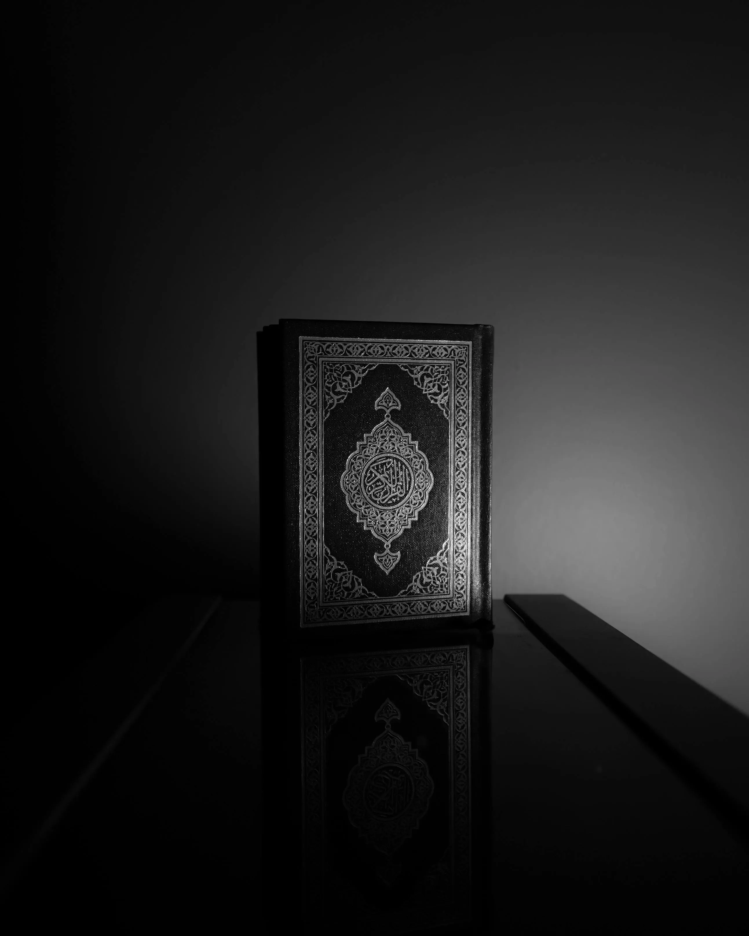 Grayscale Photo of a Quran · Free Stock