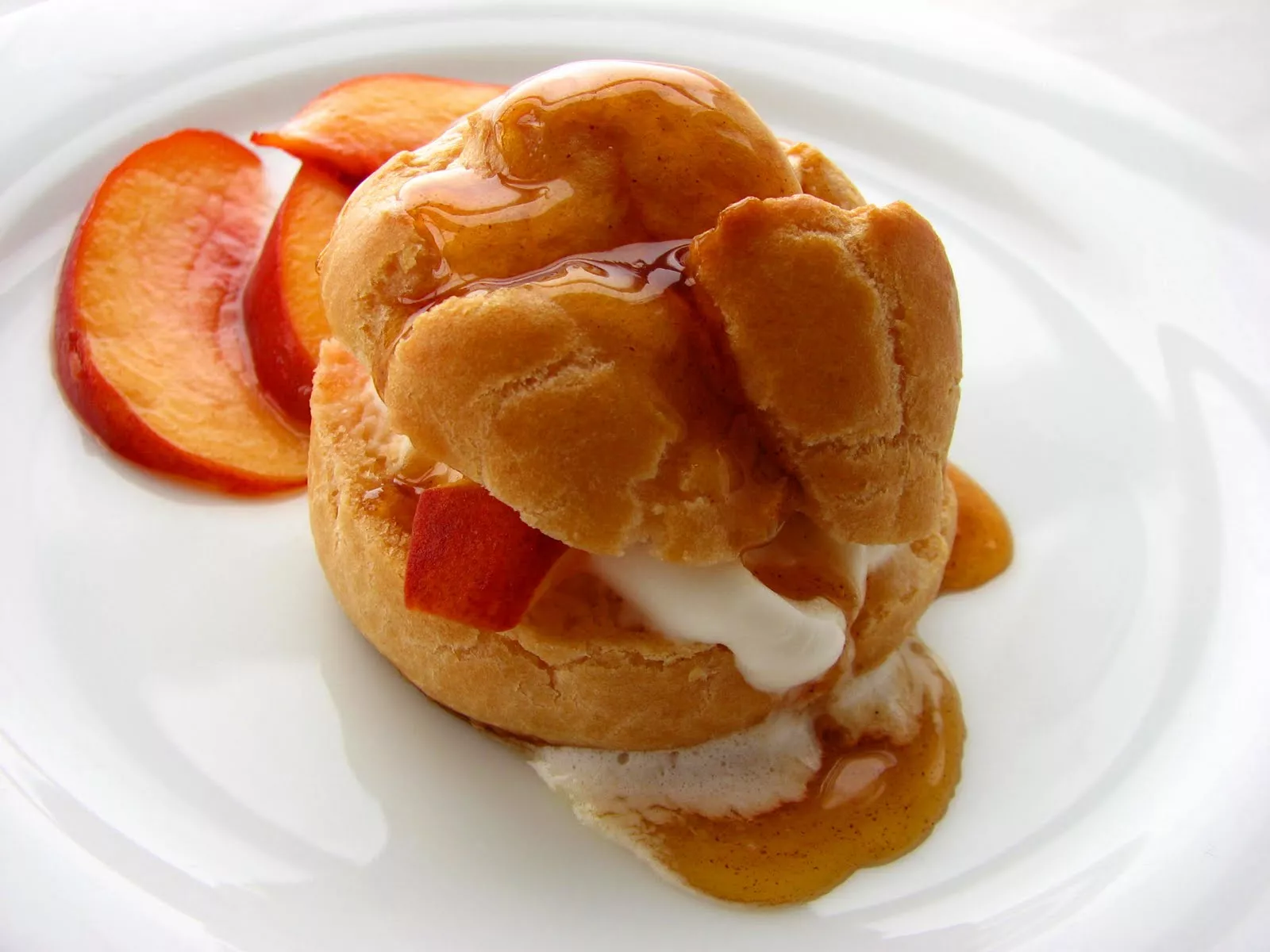 pastry studio: Peaches 'n Cream Puffs