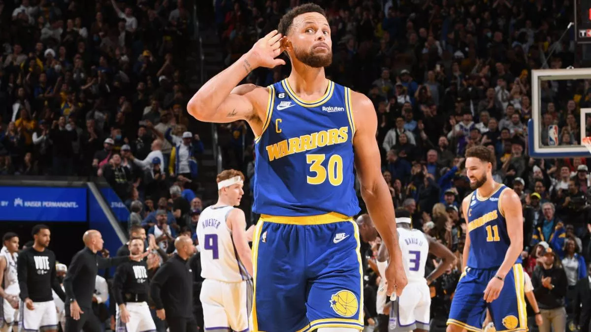 Steph Curry Doing Listen Pose At Game