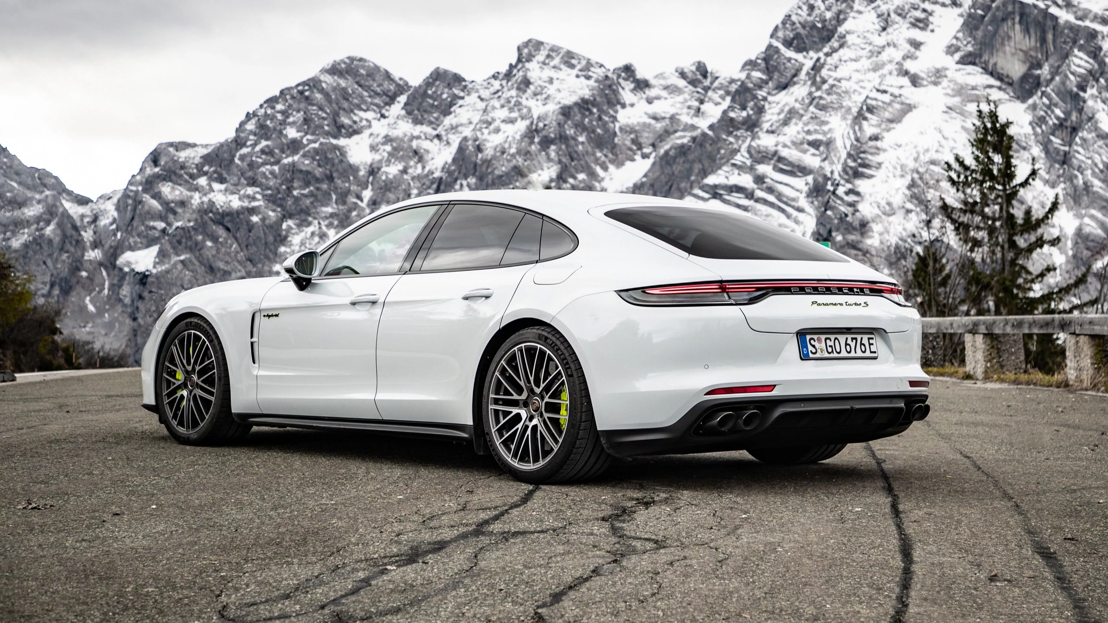 Porsche Panamera Turbo S E Hybrid 2021