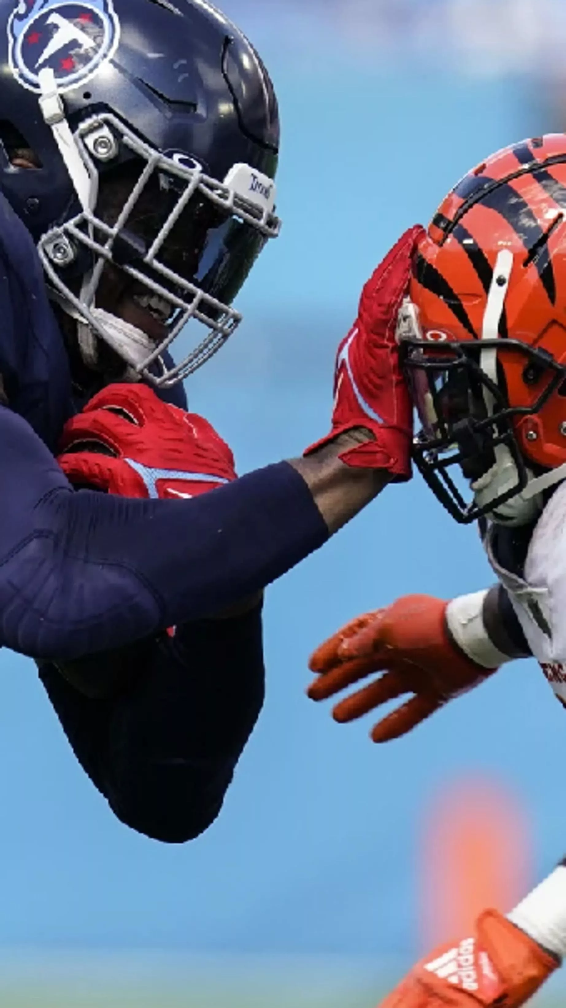 Titans rout Burrow, Bengals