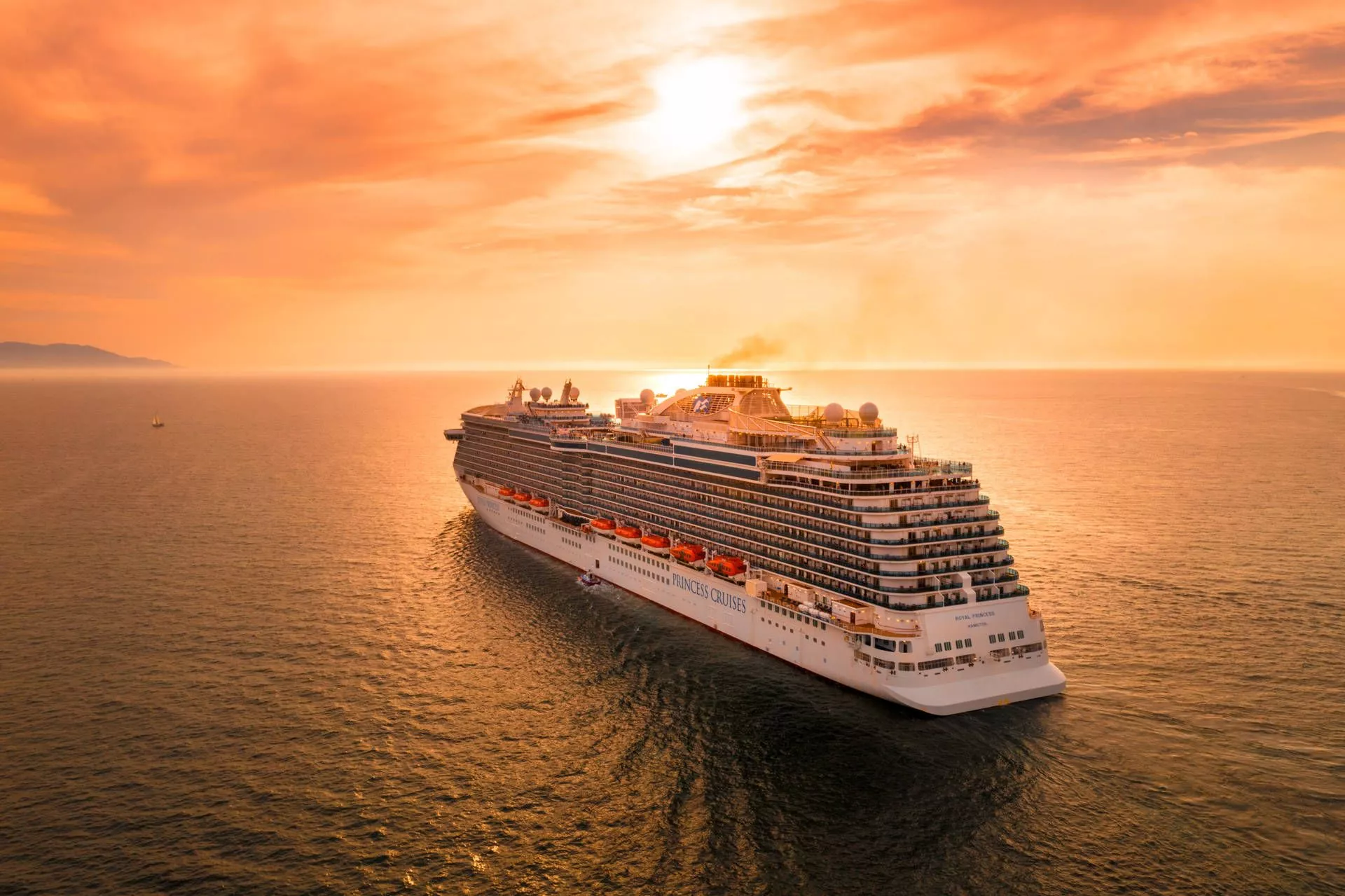 Full 4K Desktop Cruise Ship Wallpaper