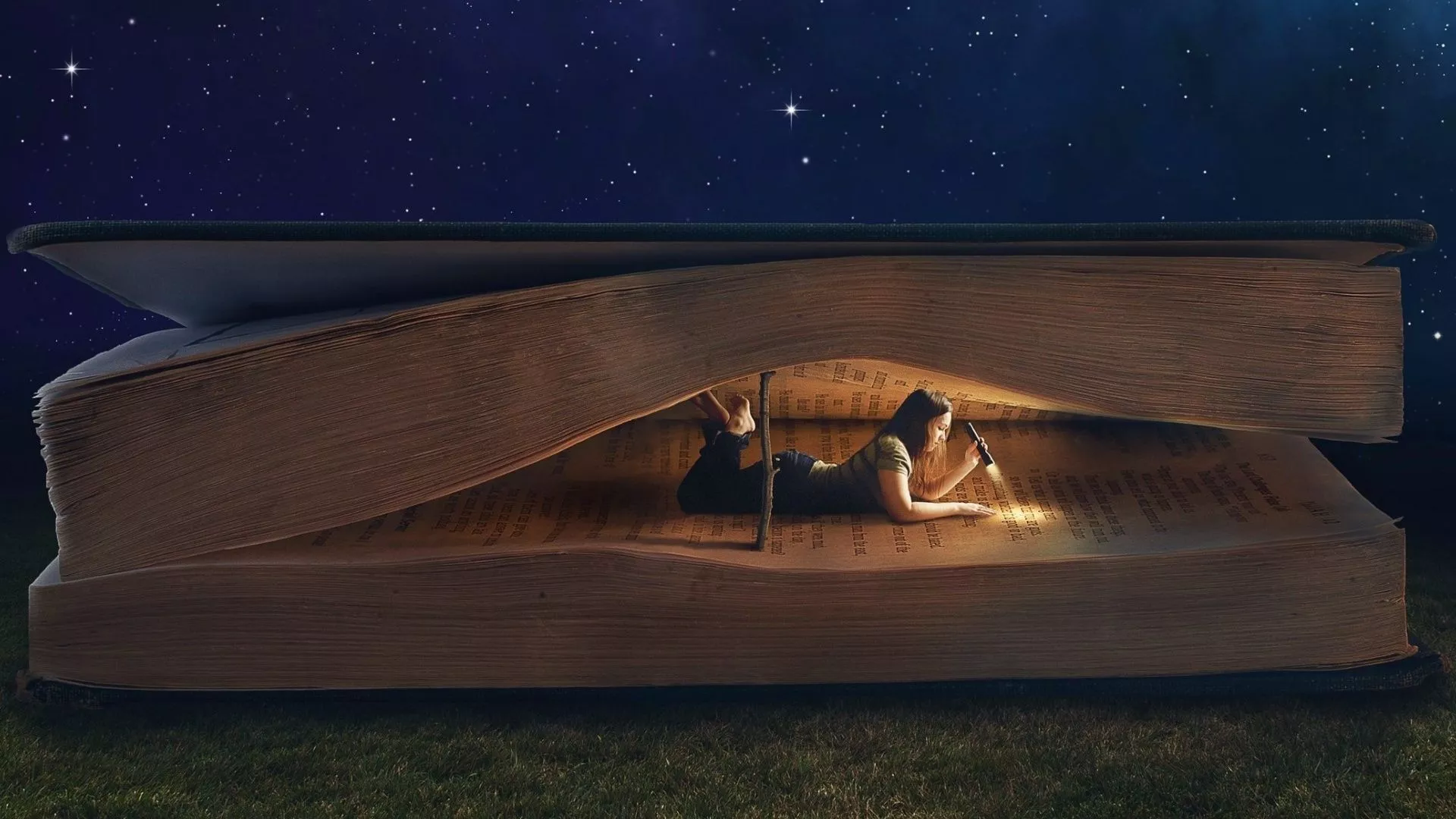 Book Night HD Wallpaper