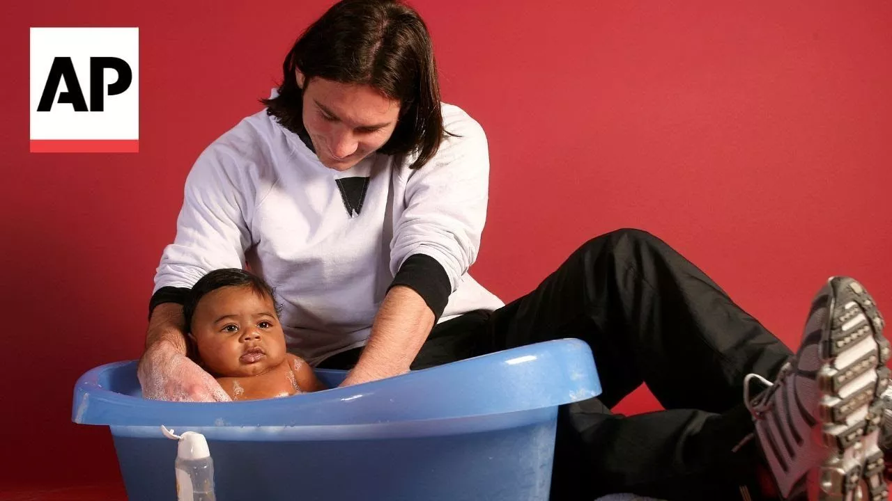 Lionel Messi with Lamine Yamal