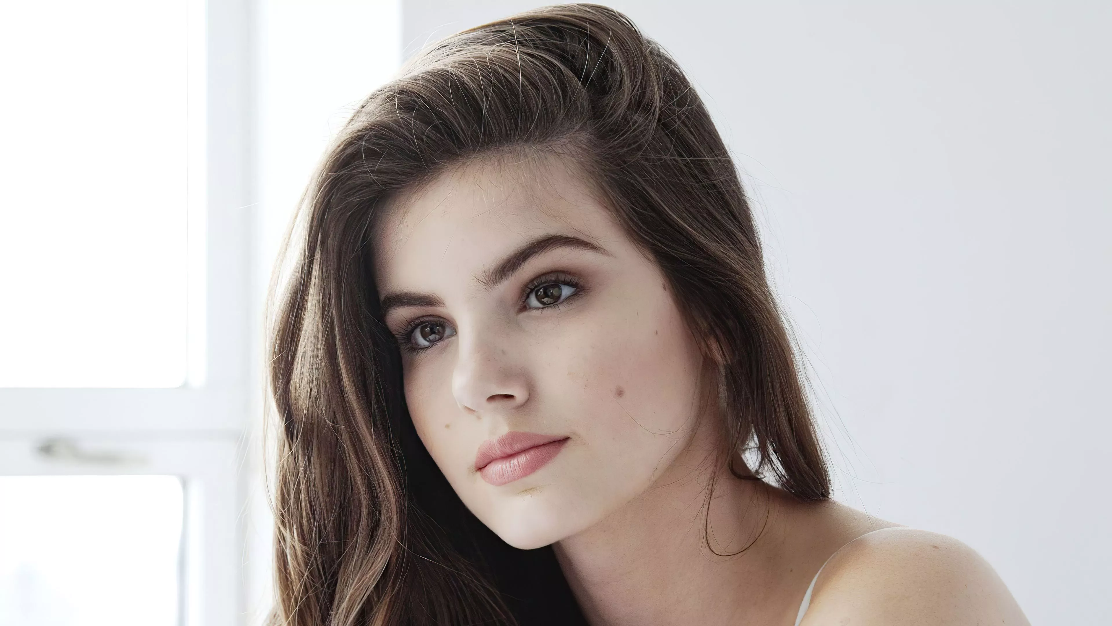 Camila Queiroz Wallpaper