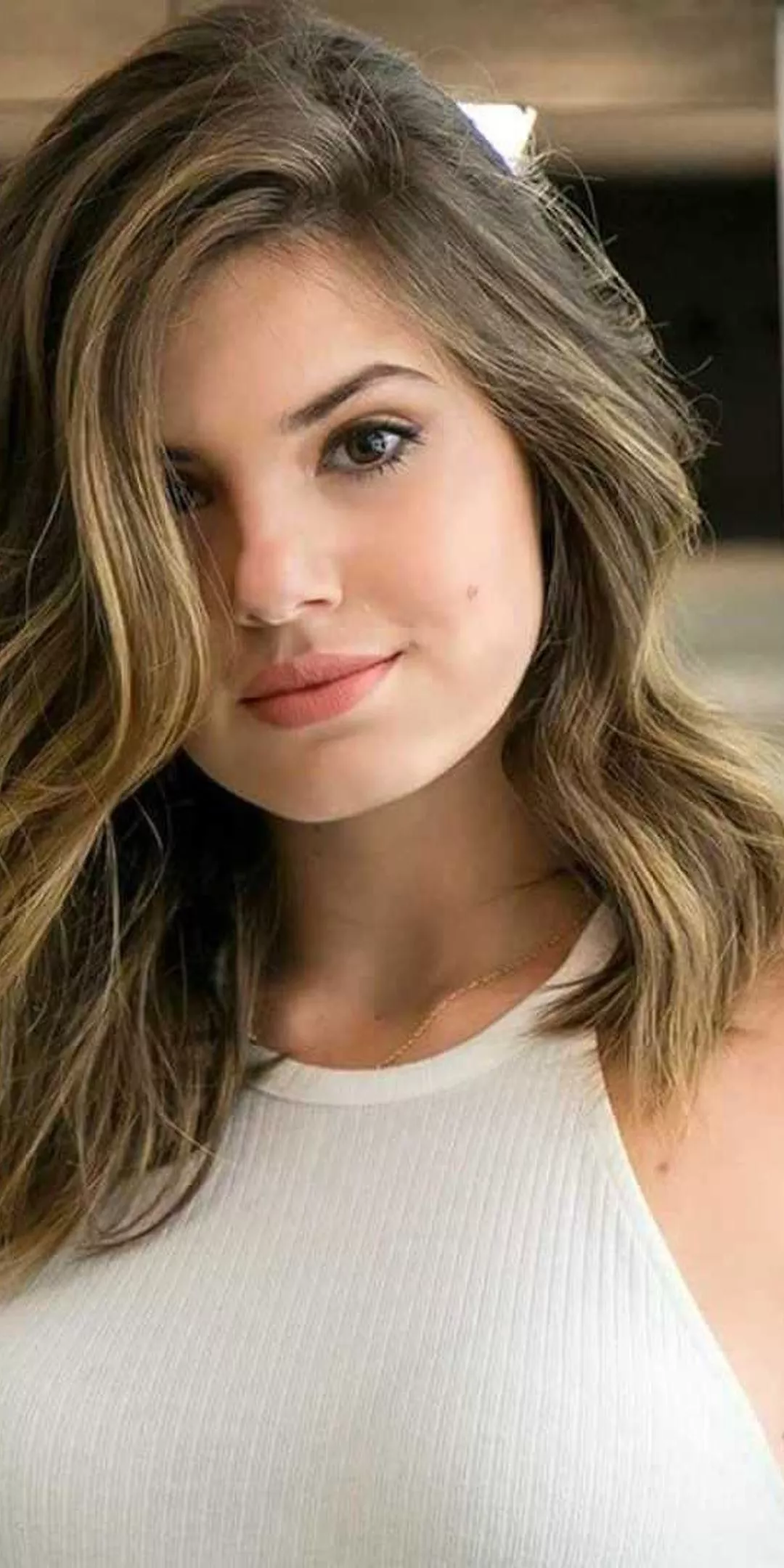 Camila Queiroz 2018 One Plus