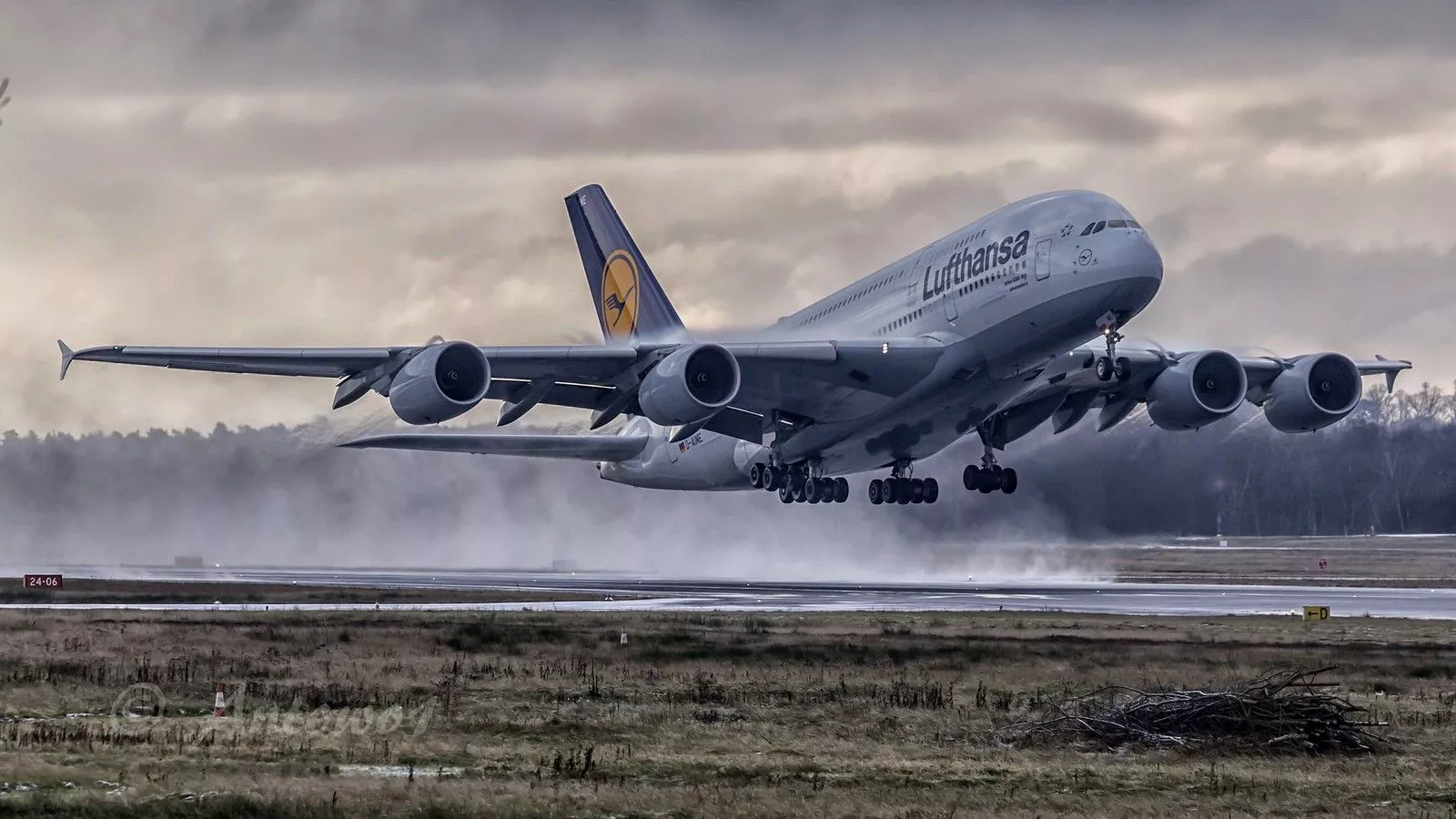 Lufthansa Airbus A380 800 D AIME