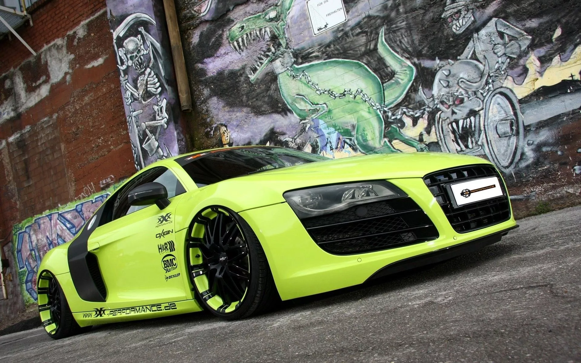 Audi R8 HD Wallpaper: Urban Edge