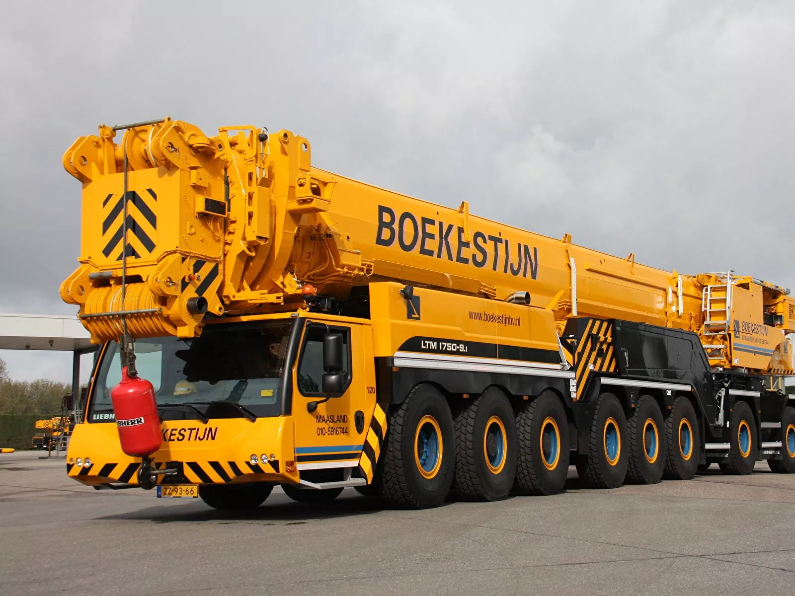 Desktop Wallpaper Mobile Crane 2012 17