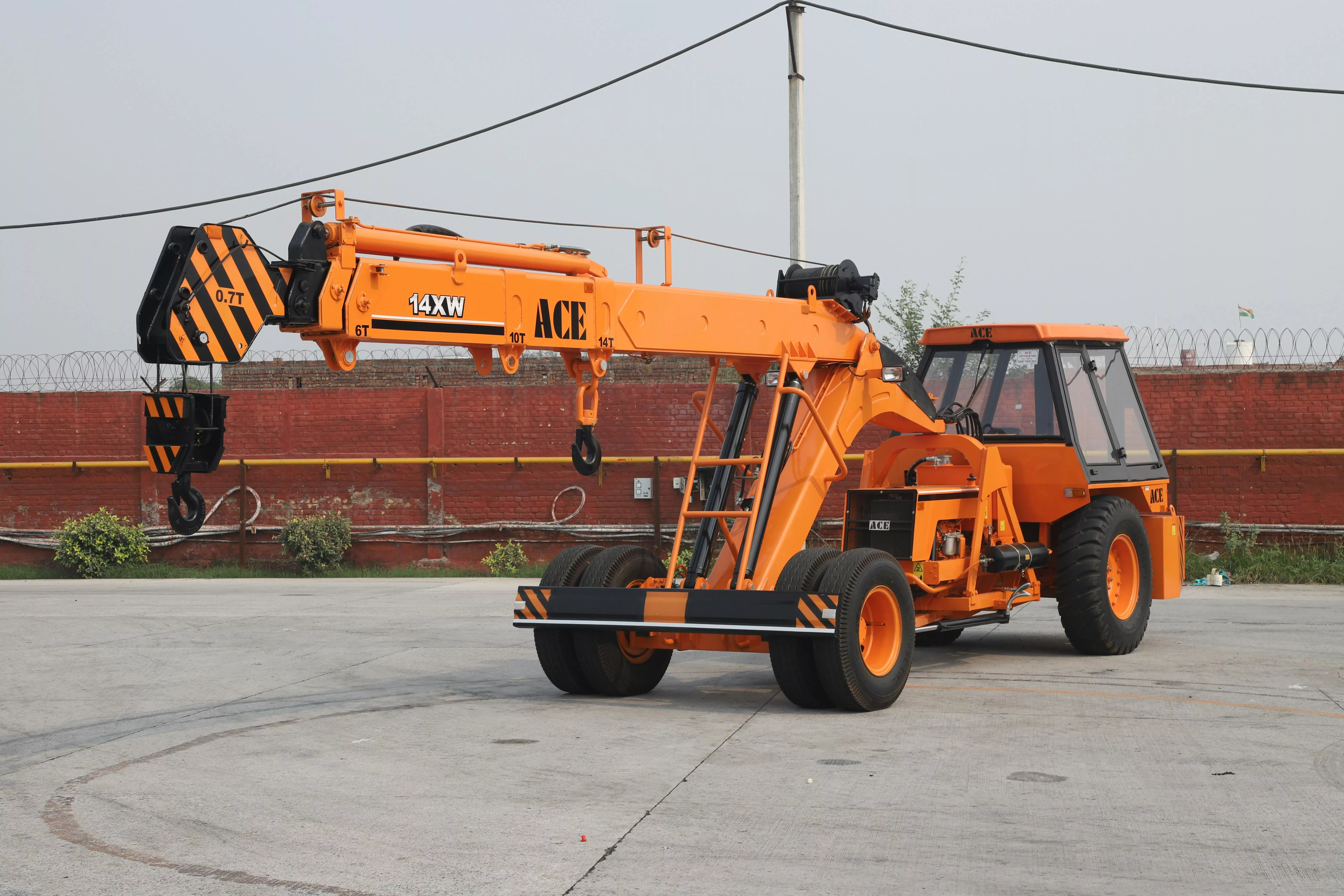 Orange ACE 14XW Hydraulic Mobile Crane