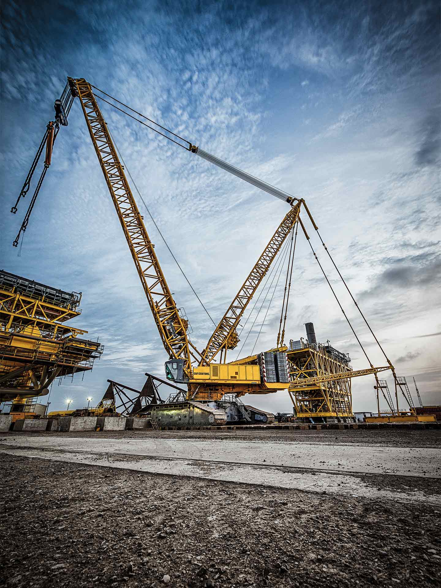 Mobile and crawler cranes