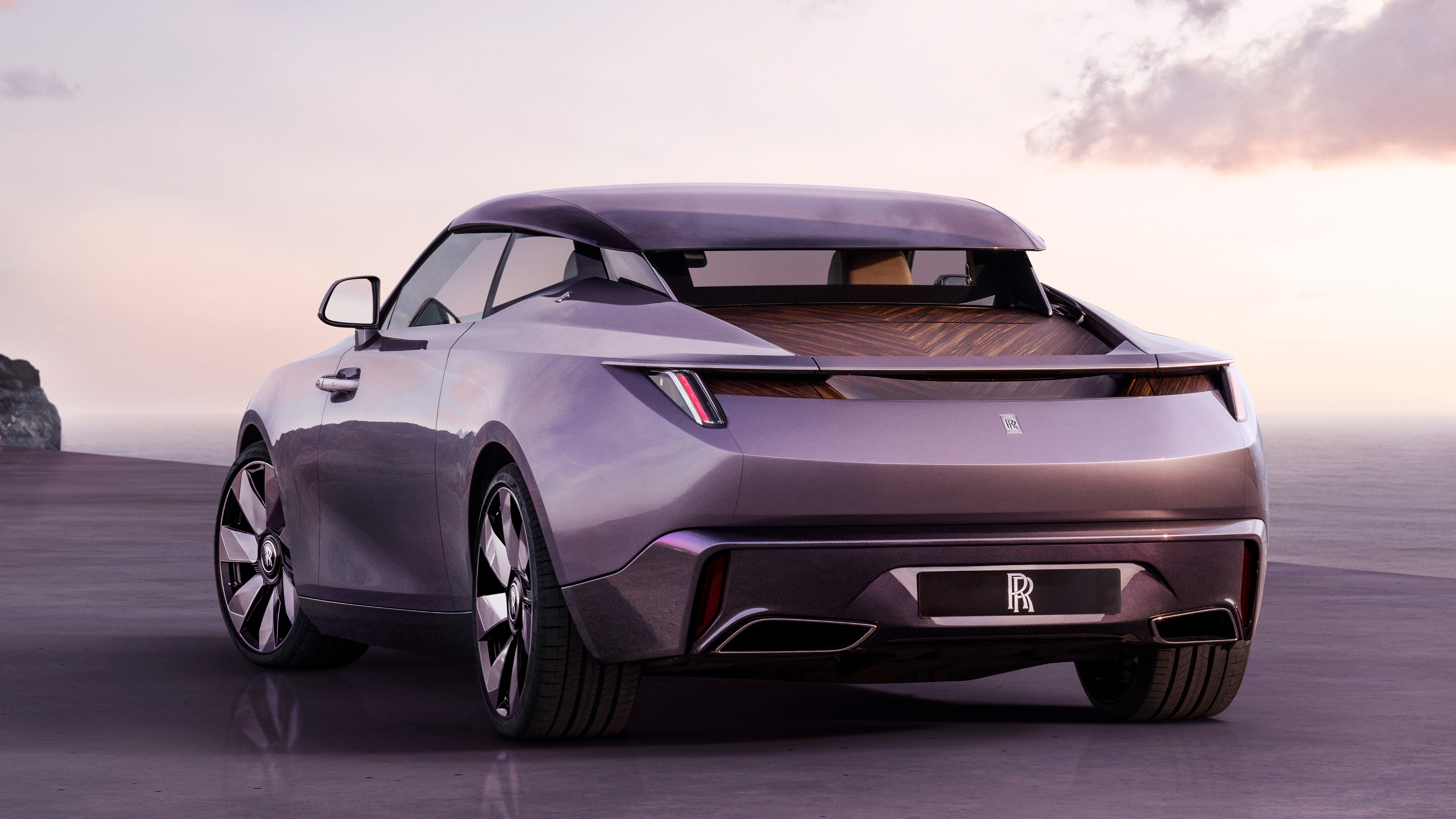 ROLLS ROYCE UNVEILS AMETHYST DROPTAIL