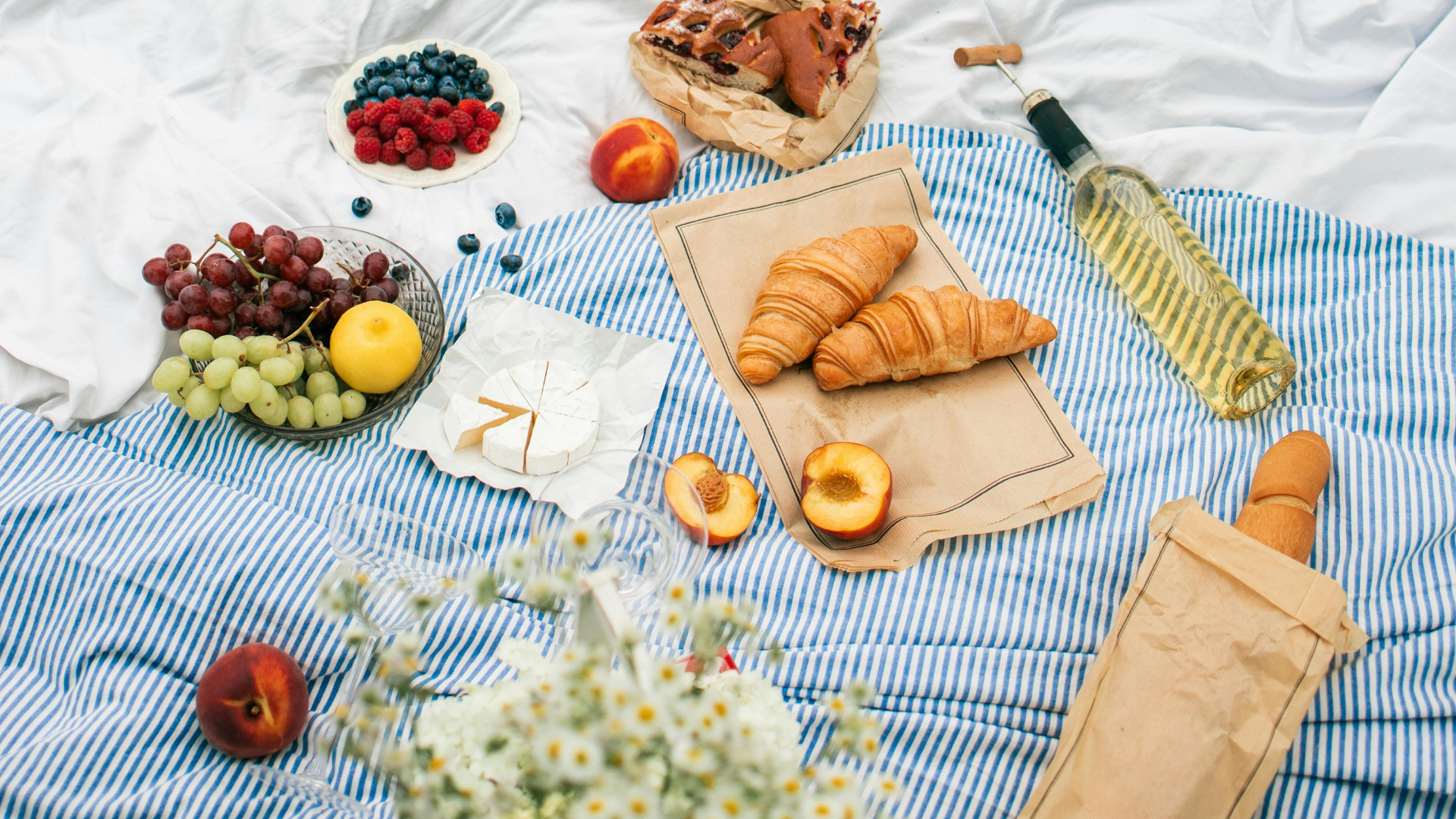 Free Paris Wallpaper for your iPhone