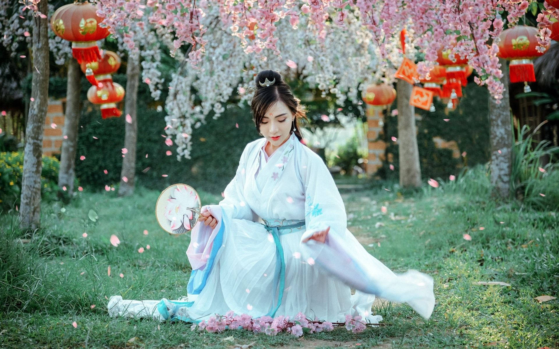 Chinese Woman Picture