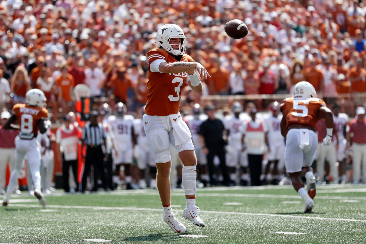Report: Texas QB Quinn Ewers to miss 4