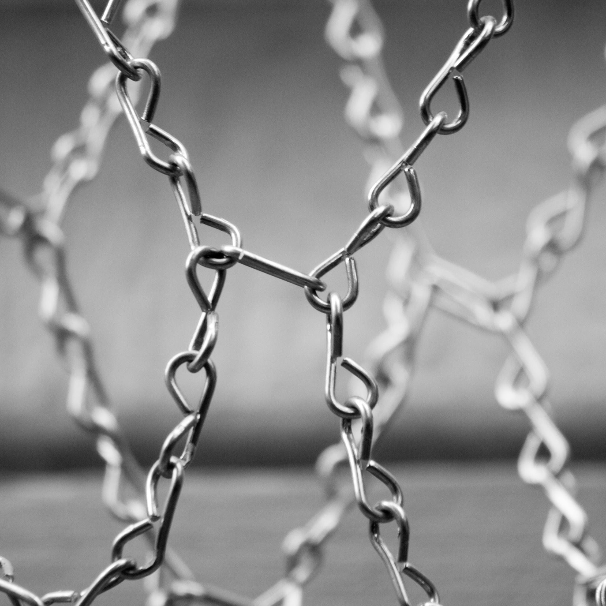 Abstract Iron Chain Dark iPad Air