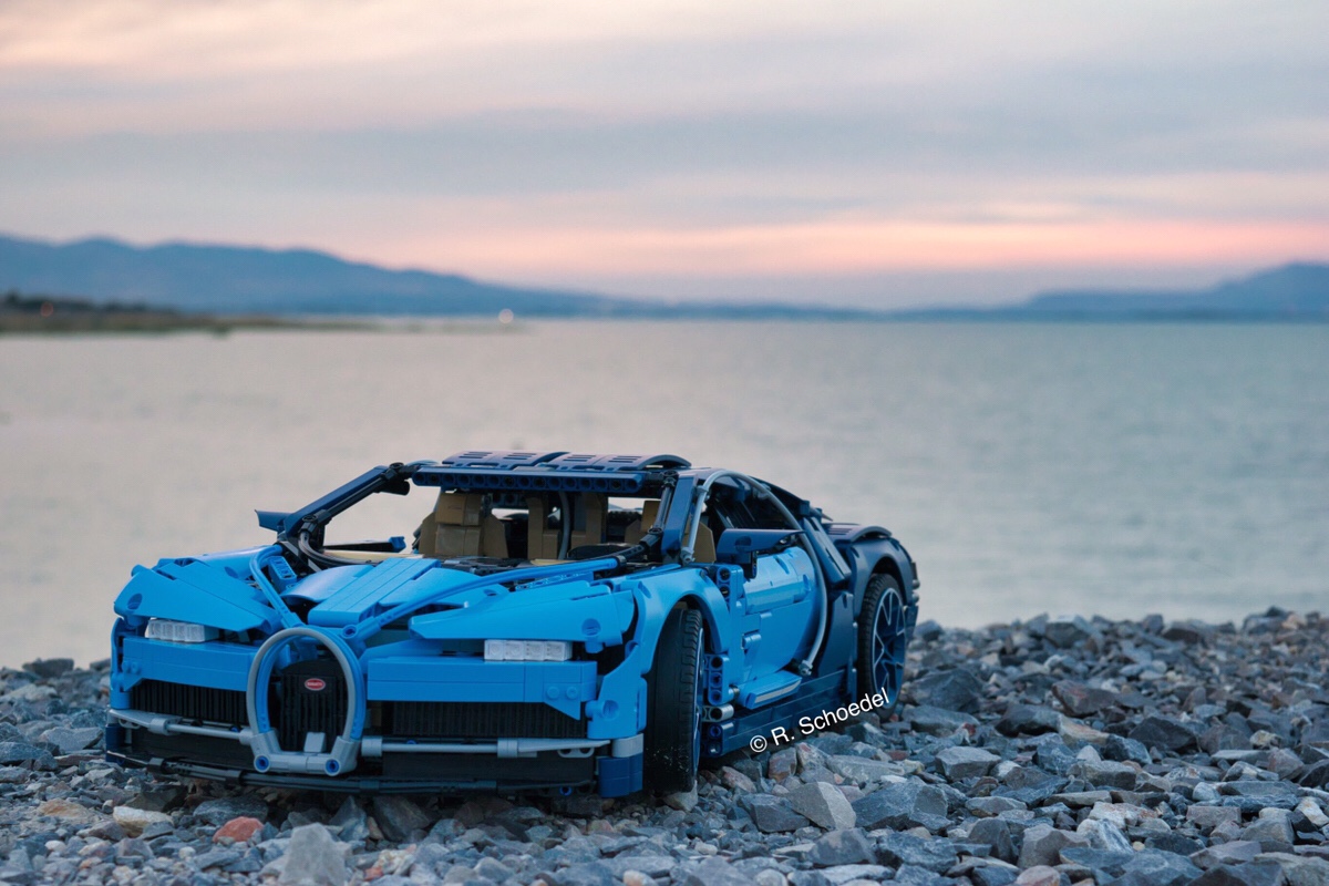 Bugatti Chiron clone of 42083